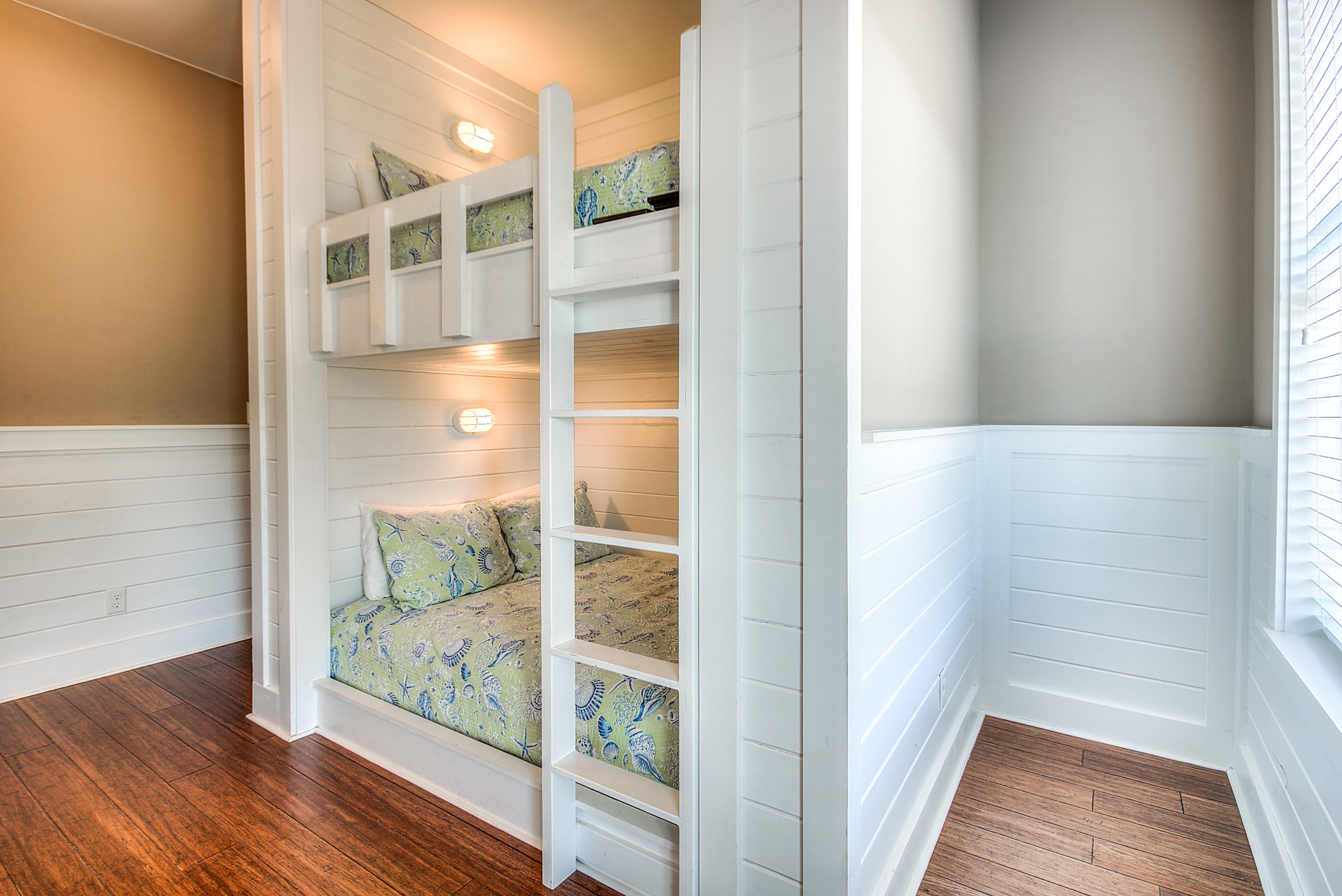 GULF SHORE MANOR - Residential