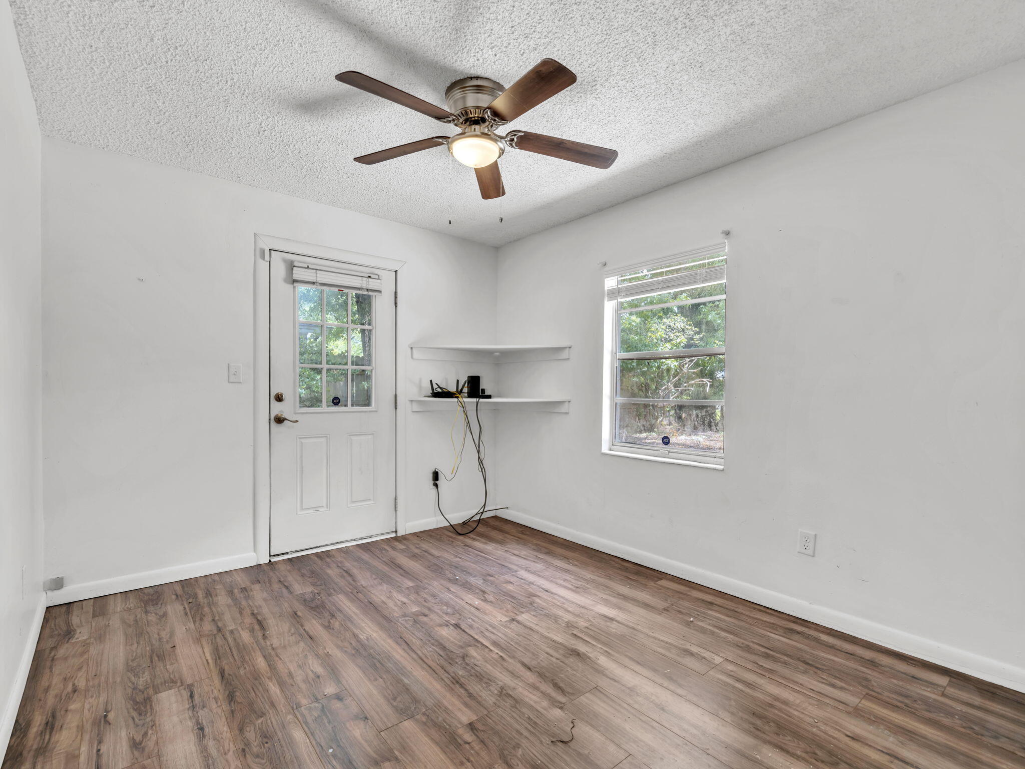 MID PINES S/D LOT 17 BLK A - Residential Lease