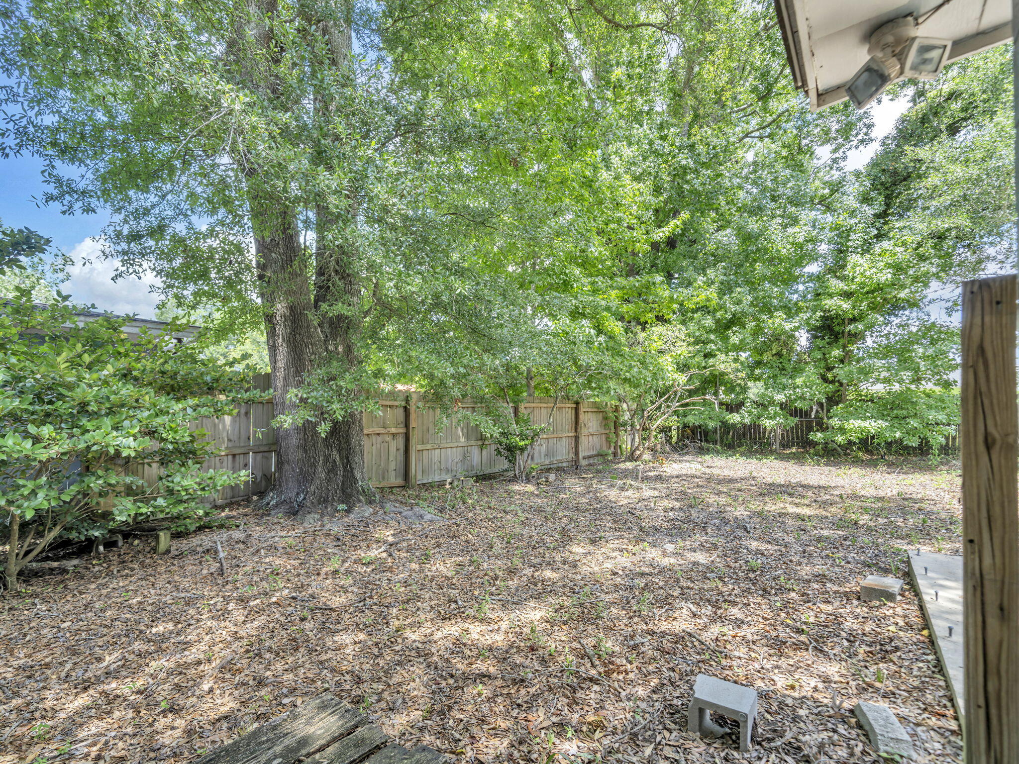 MID PINES S/D LOT 17 BLK A - Residential Lease