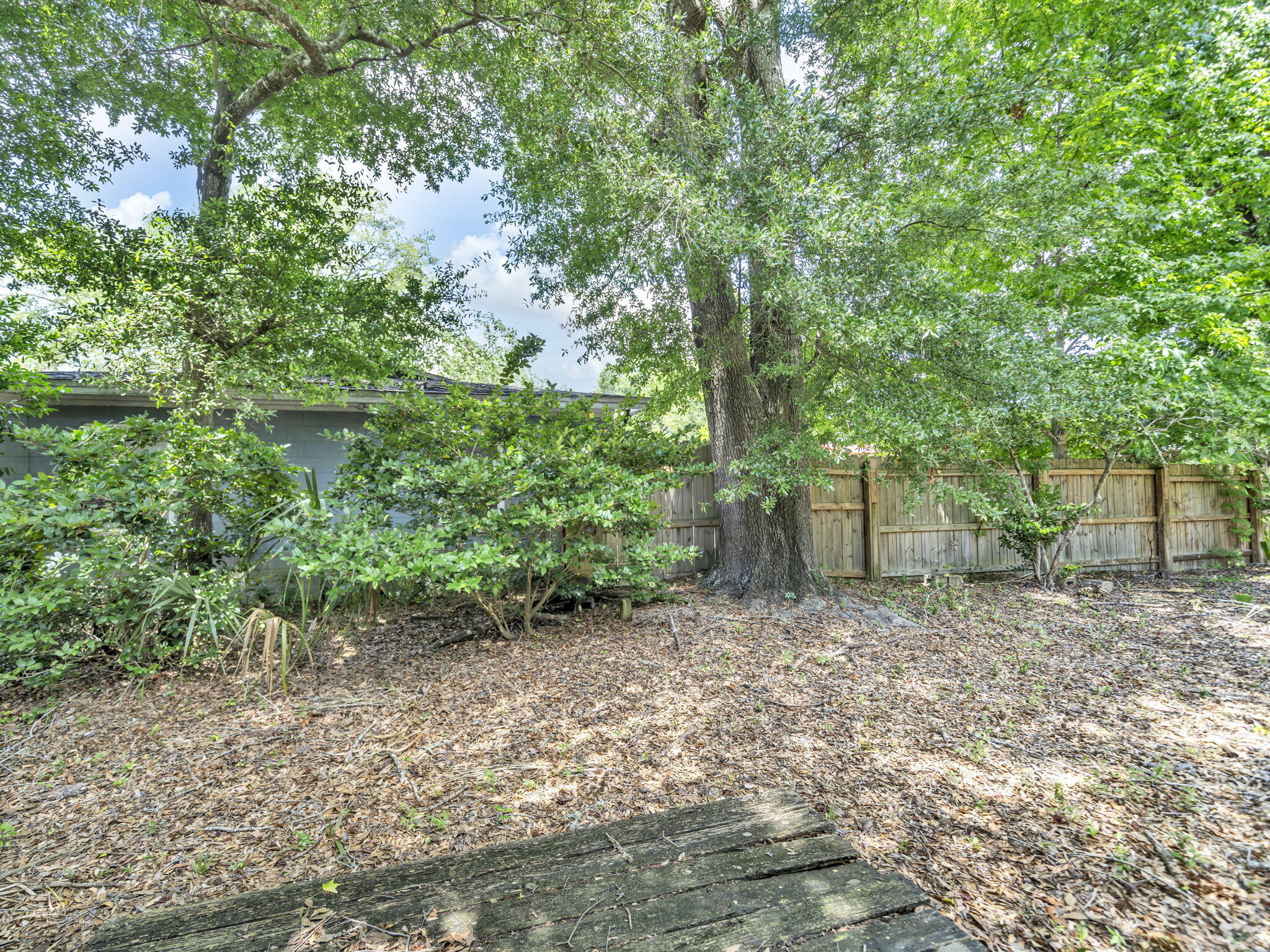 MID PINES S/D LOT 17 BLK A - Residential Lease