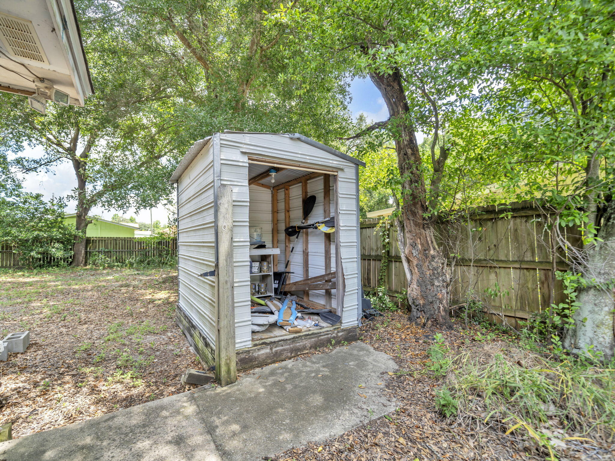 MID PINES S/D LOT 17 BLK A - Residential Lease