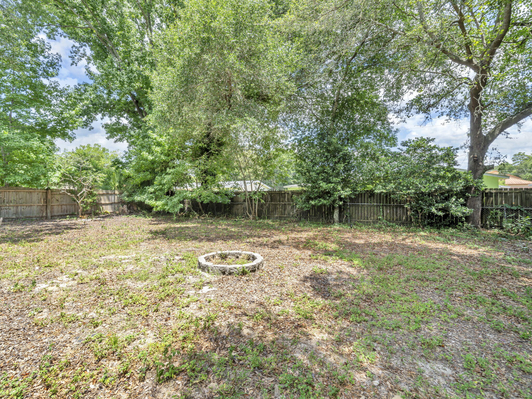 MID PINES S/D LOT 17 BLK A - Residential Lease