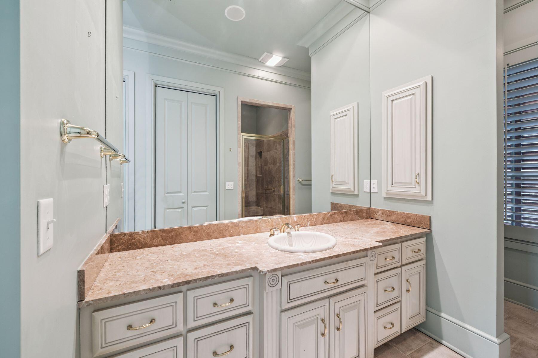 RETREAT THE - Residential