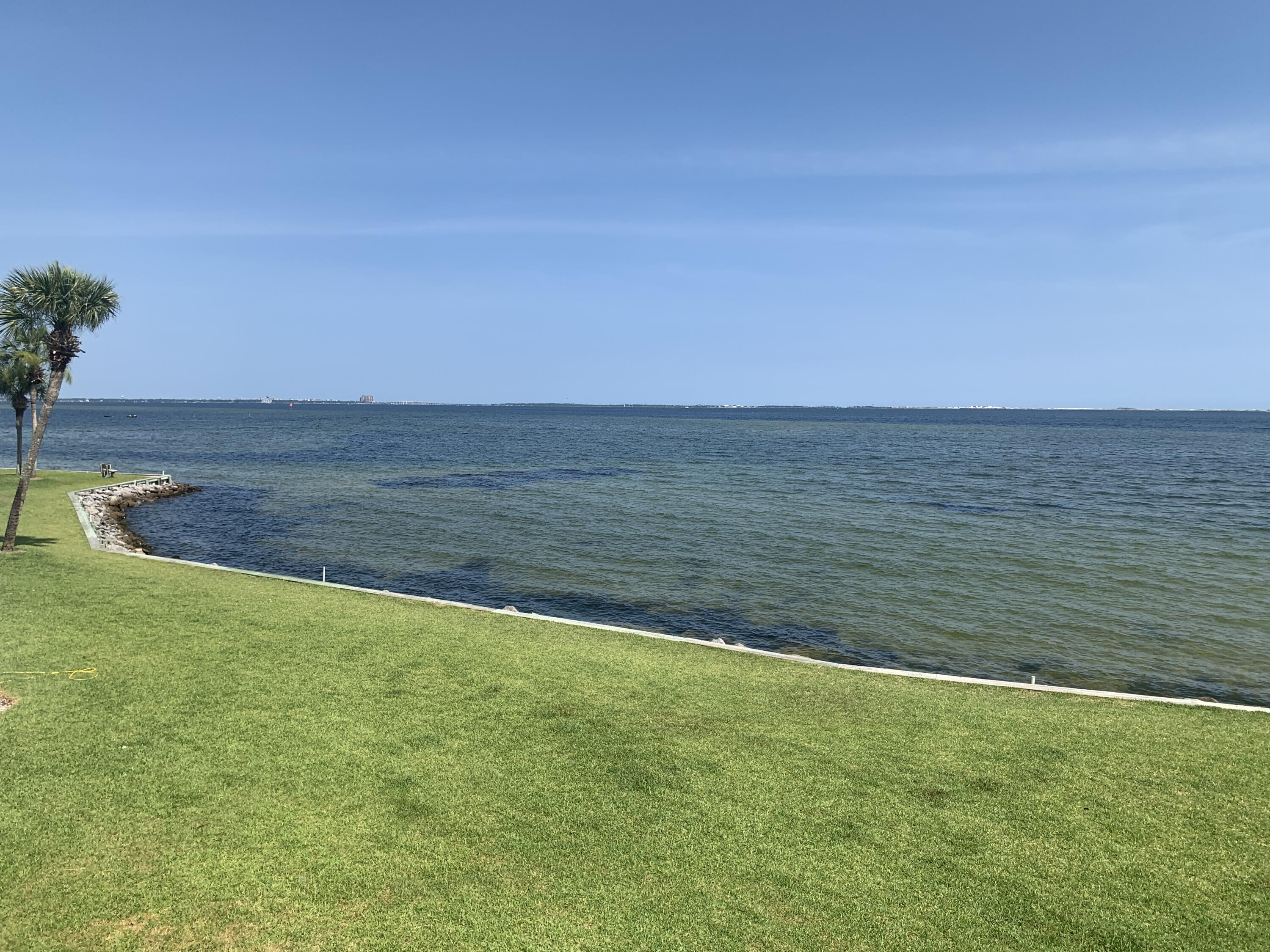 FINISTERRA CONDO - Residential