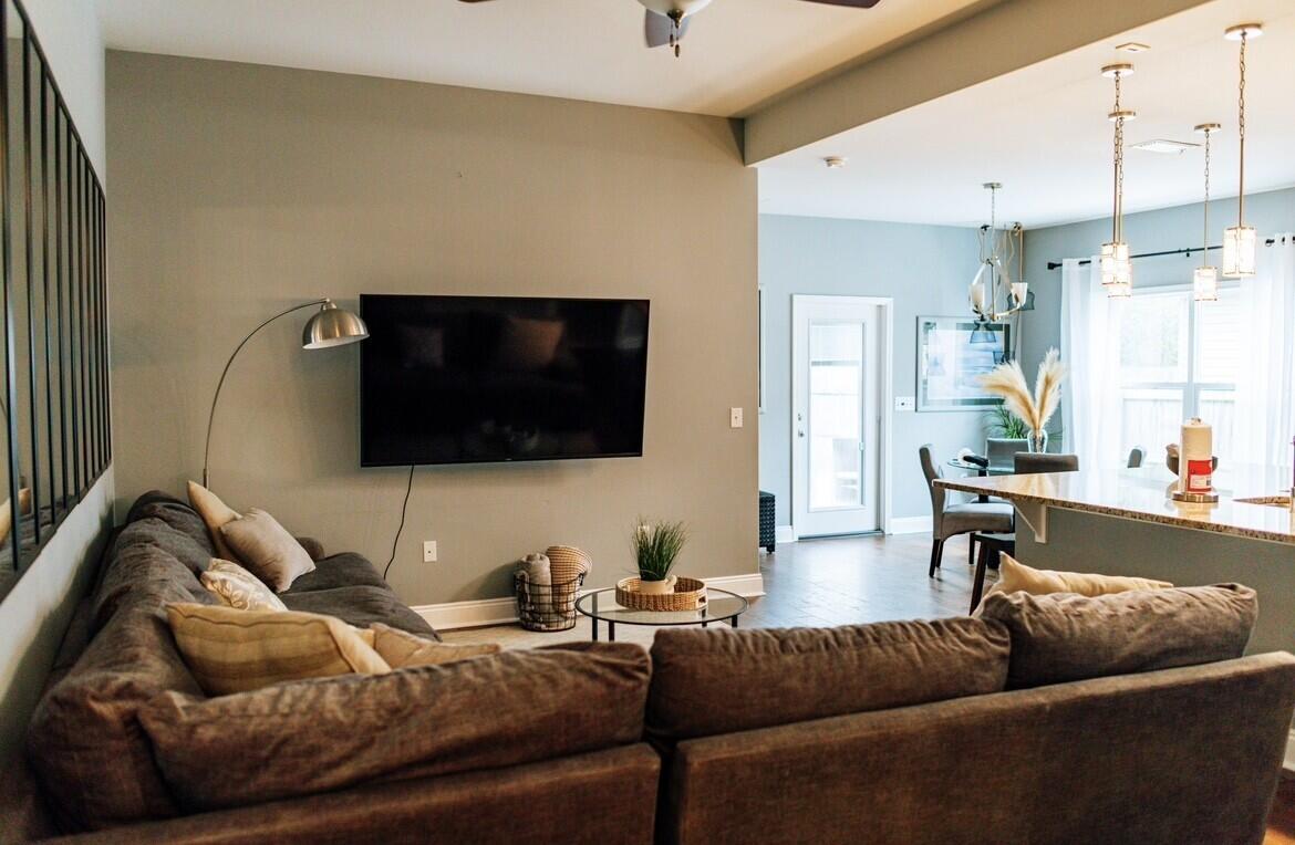 CRESCENT SHORES - Residential Lease