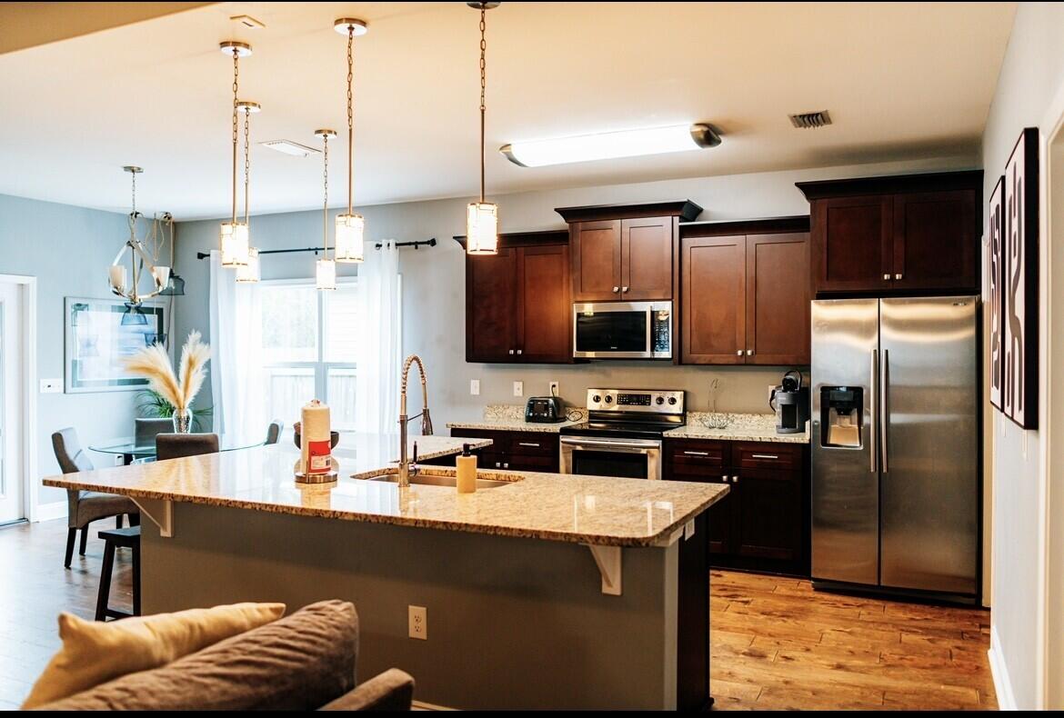 CRESCENT SHORES - Residential Lease