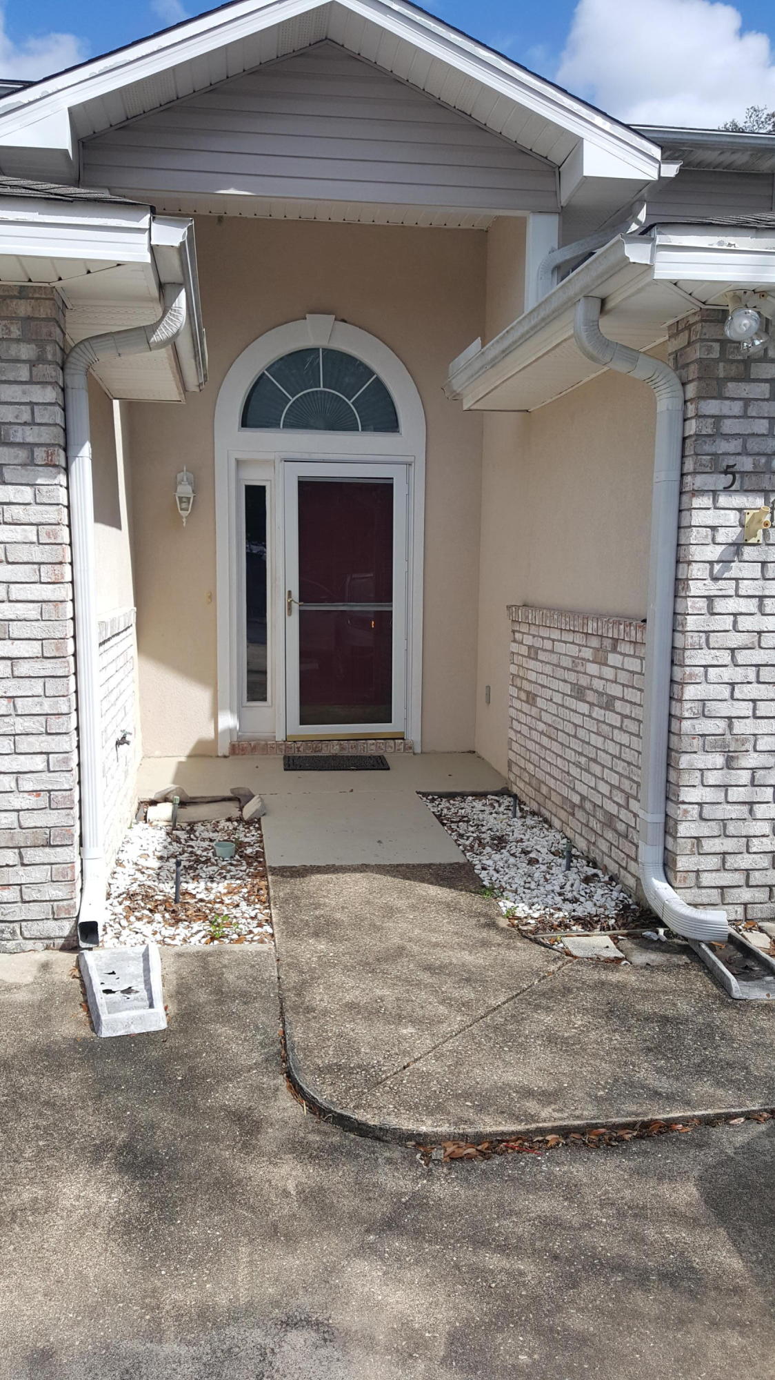 ADASHAN GARDYNS - Residential Lease