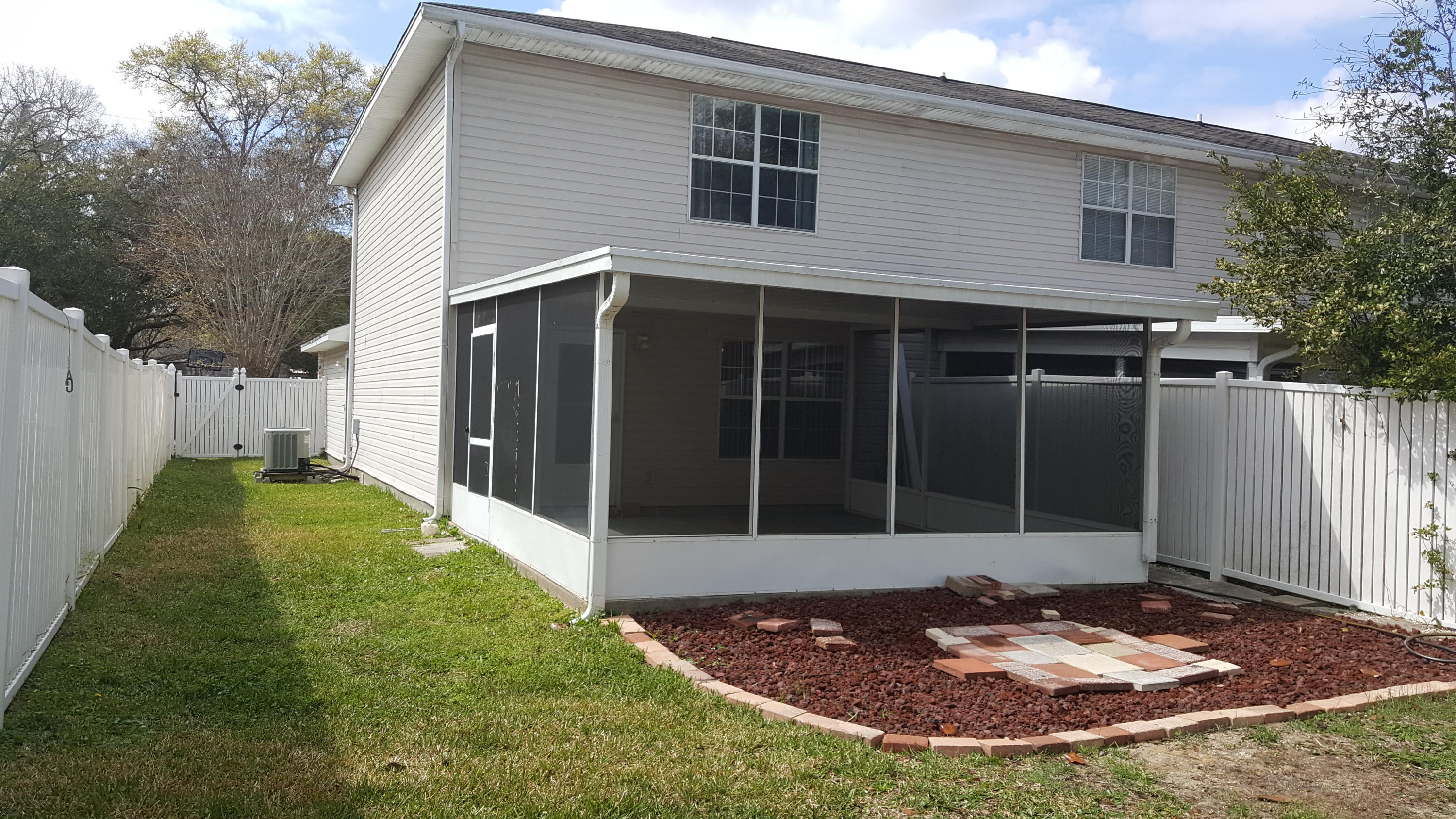 ADASHAN GARDYNS - Residential Lease