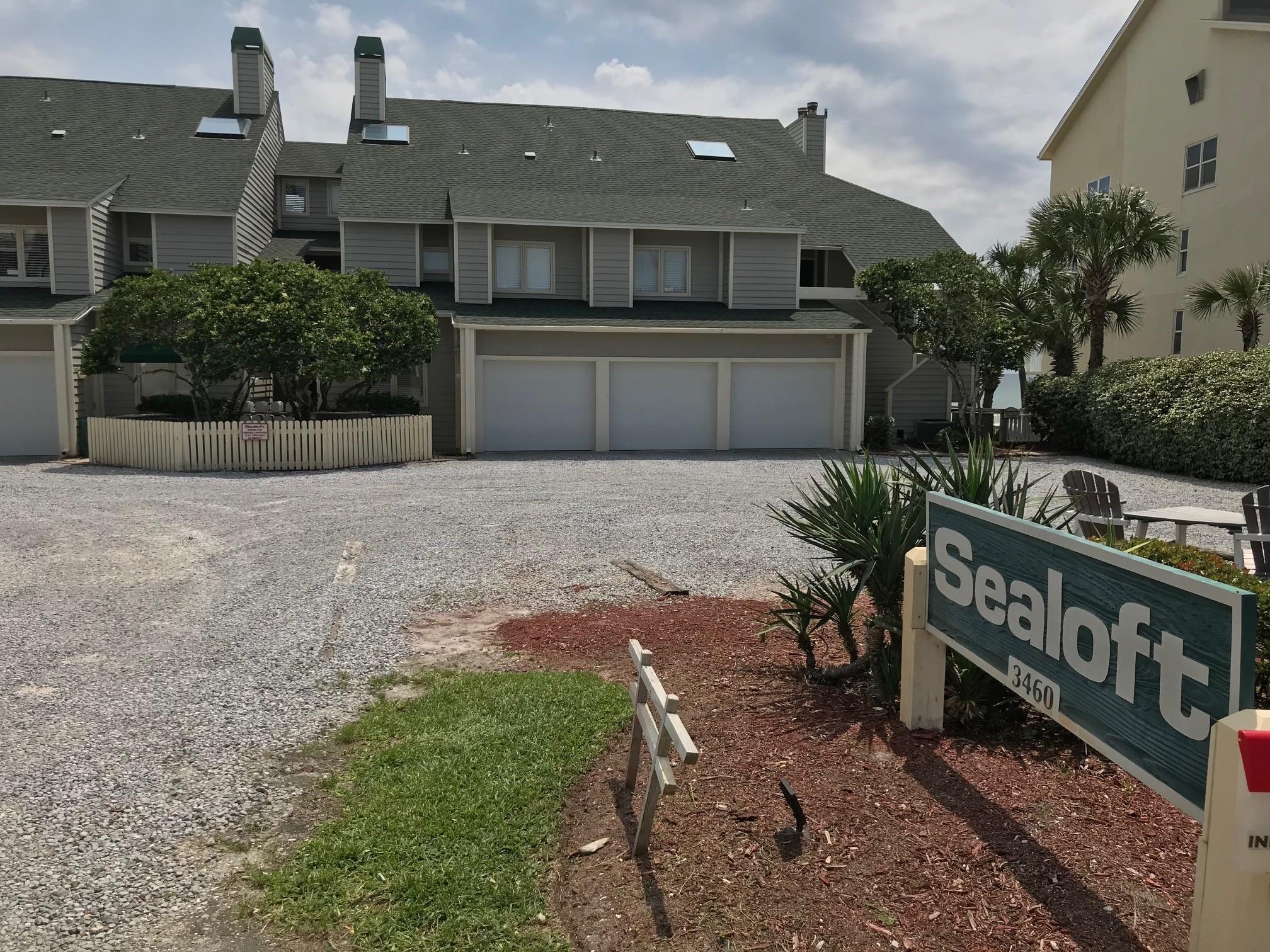 A great Gulf front condo that has new carpet, paint and remodeled master bath. Sealoft is a small 8 unit complex located in Crystal Beach.
