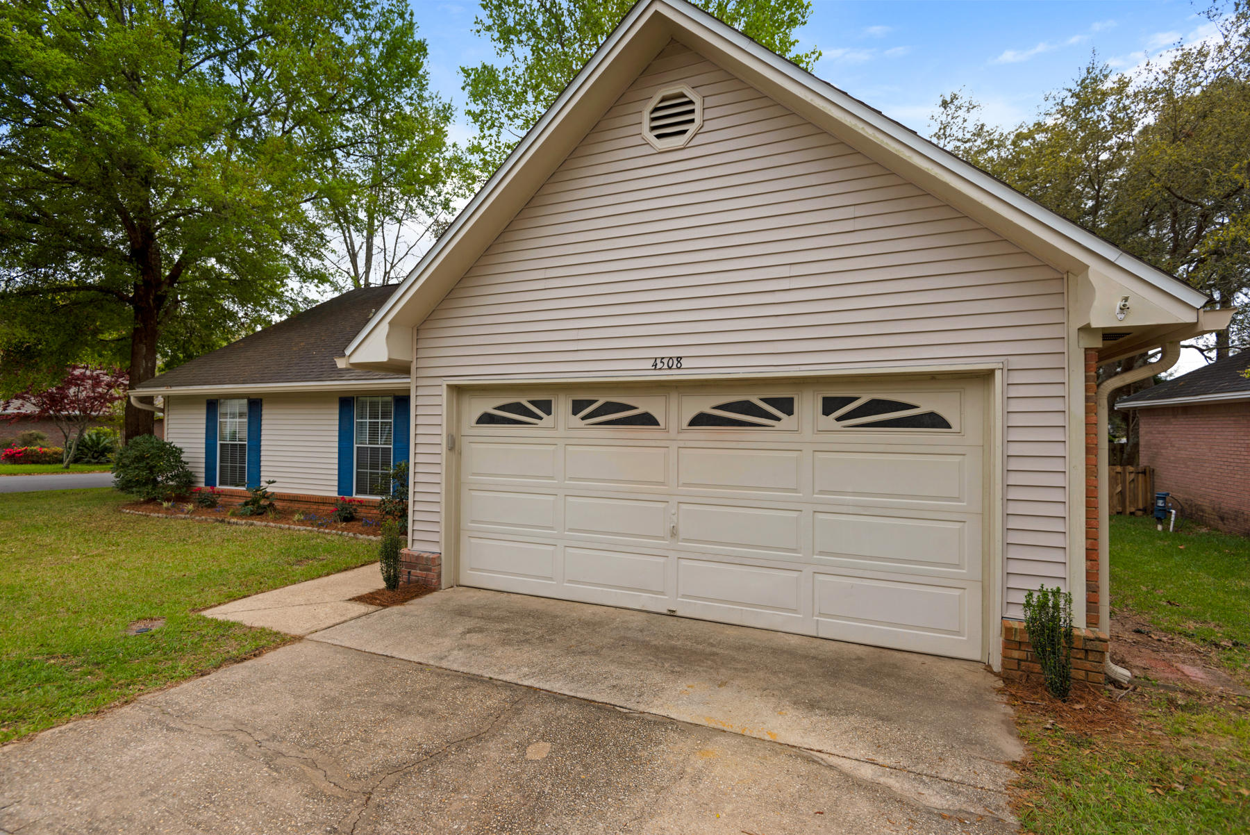 PARKWOOD LANE BLUEWATER BAY - Residential