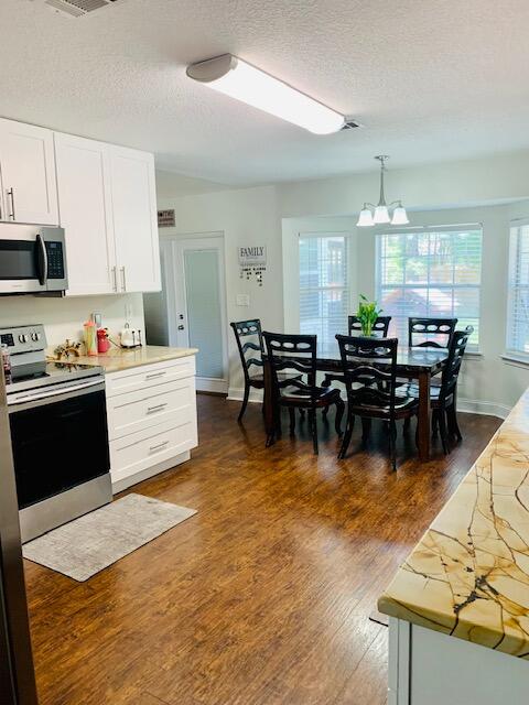 RAINTREE ESTATES - Residential Lease