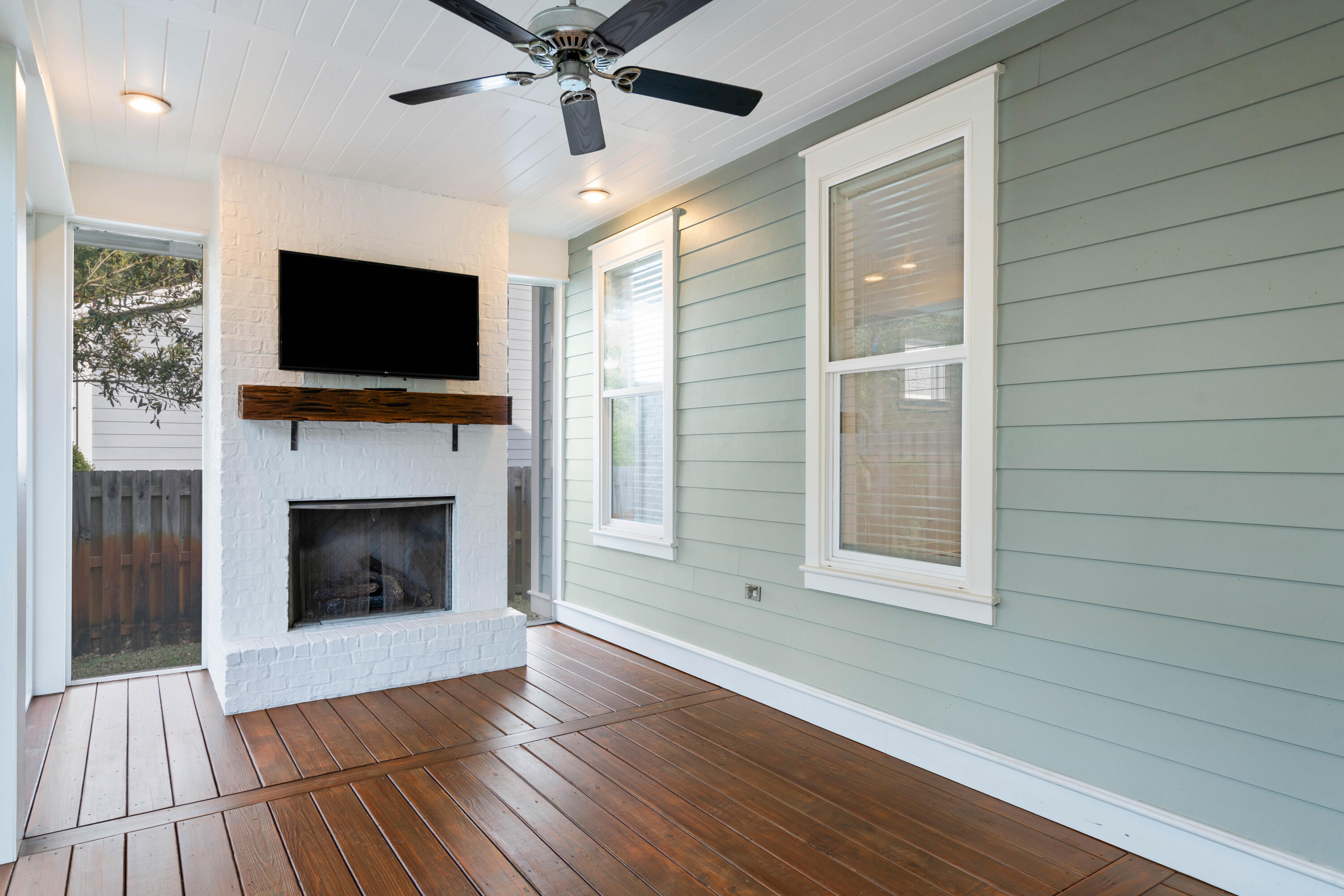 CARSON OAKS - Residential