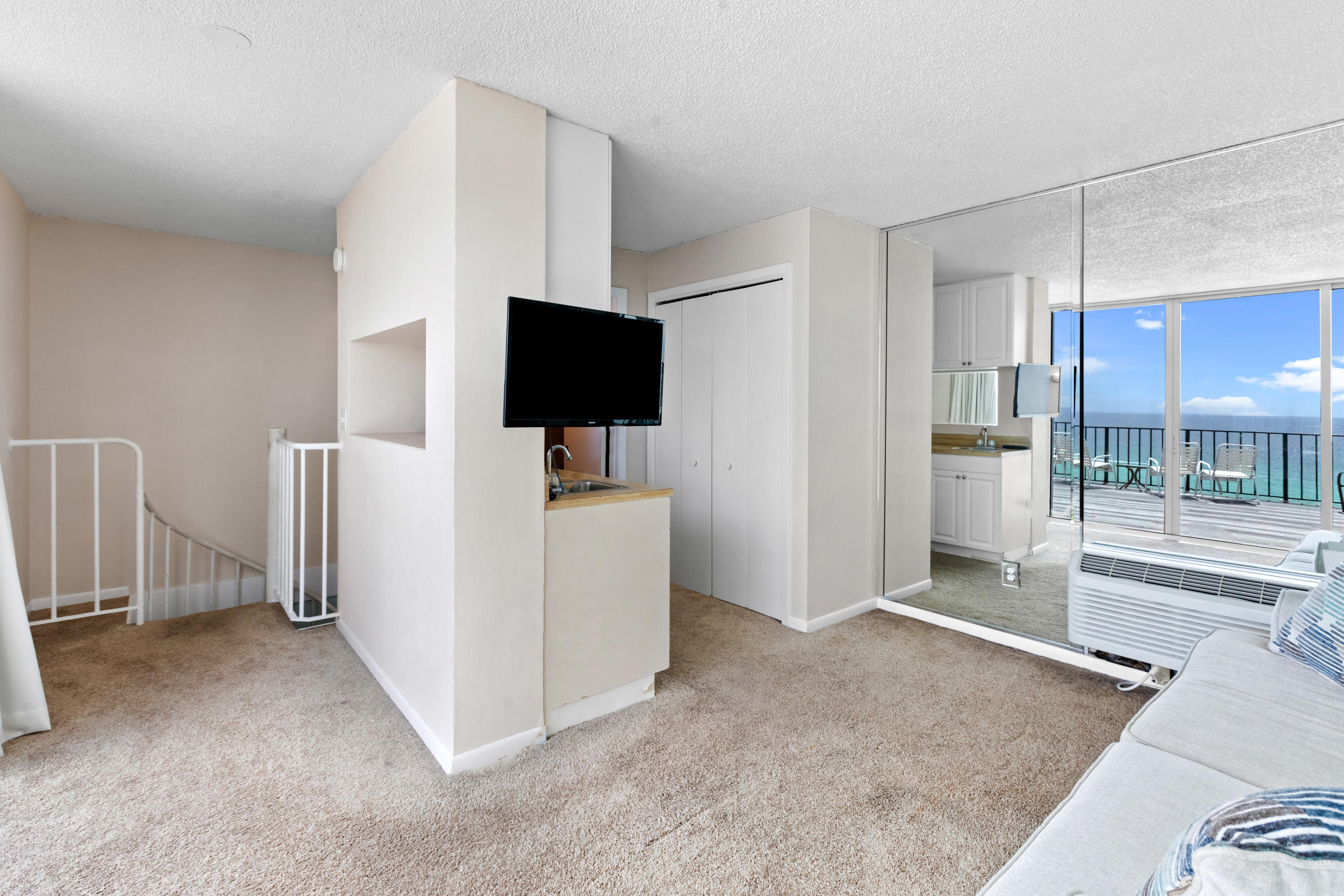 EDGEWATER - Residential