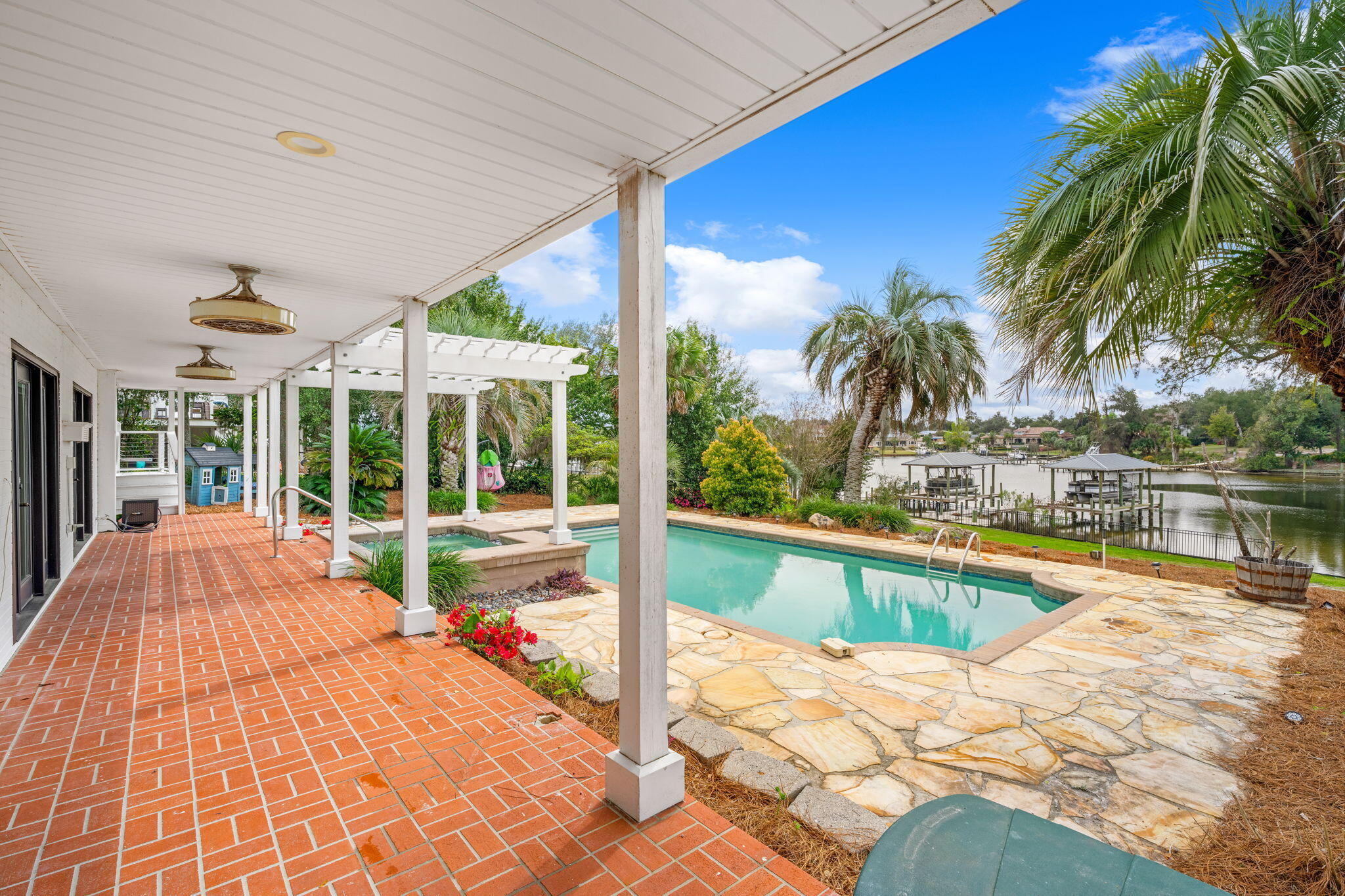COVE TERRACE - Residential