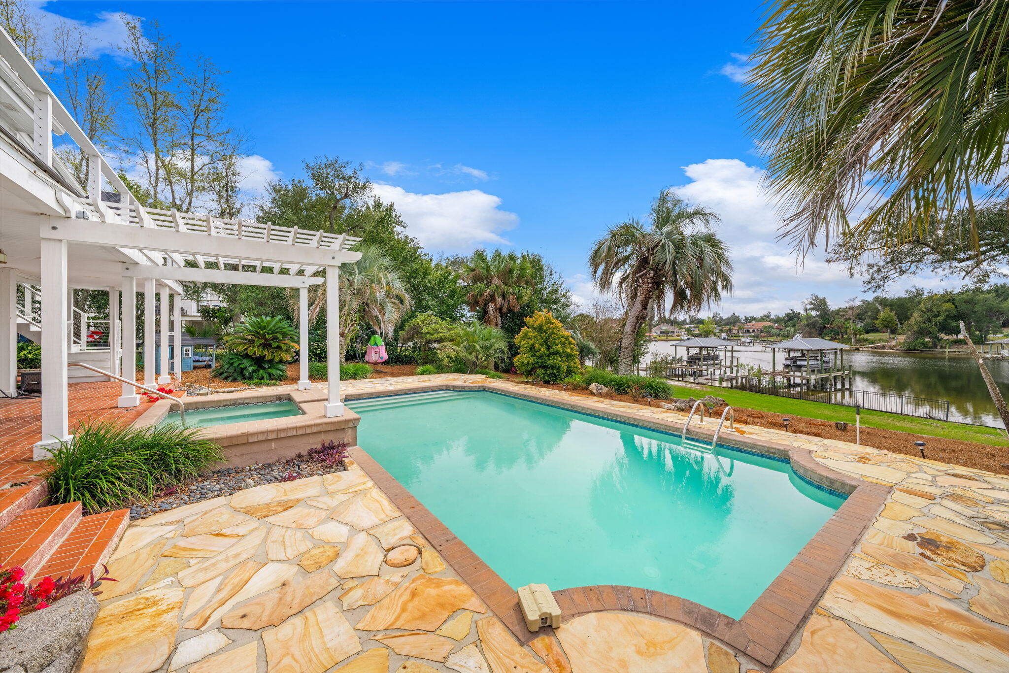 COVE TERRACE - Residential