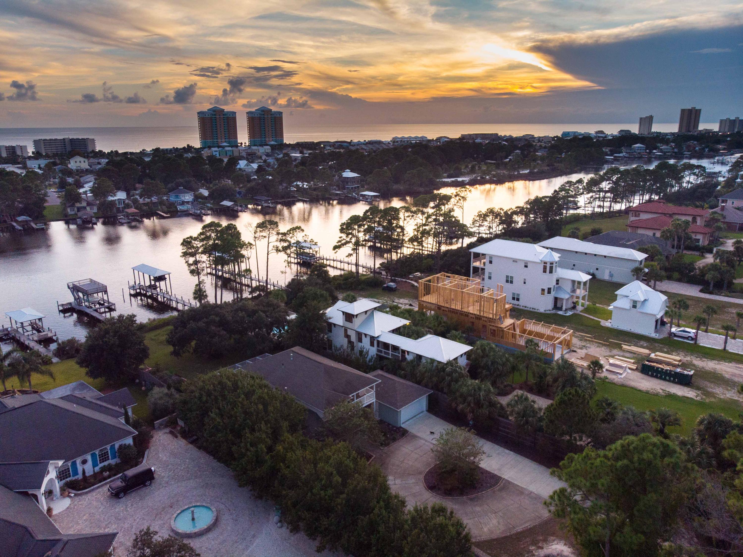 SAWGRASS AT NORTH LAGOON - Residential