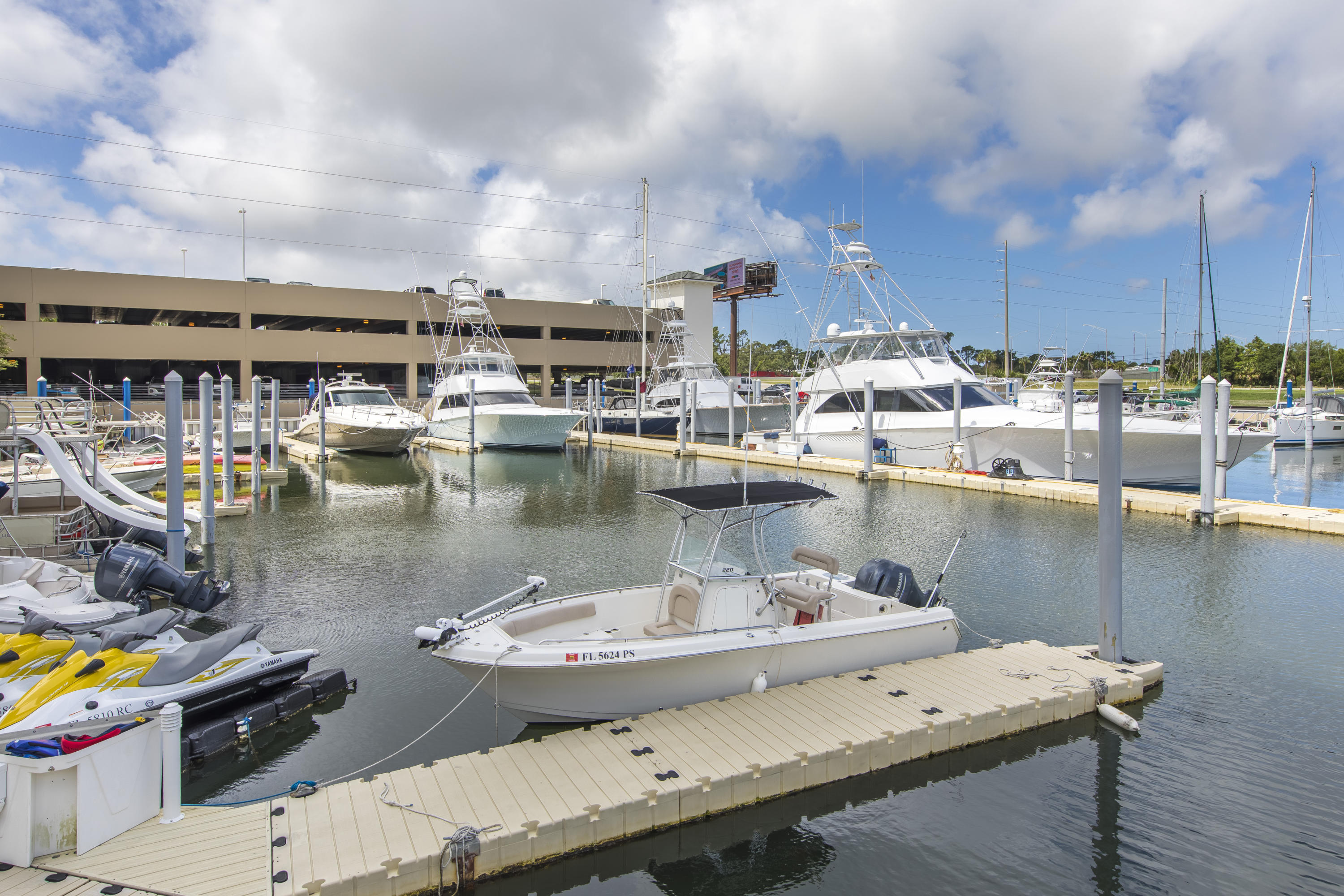 MARINA LANDING - Residential