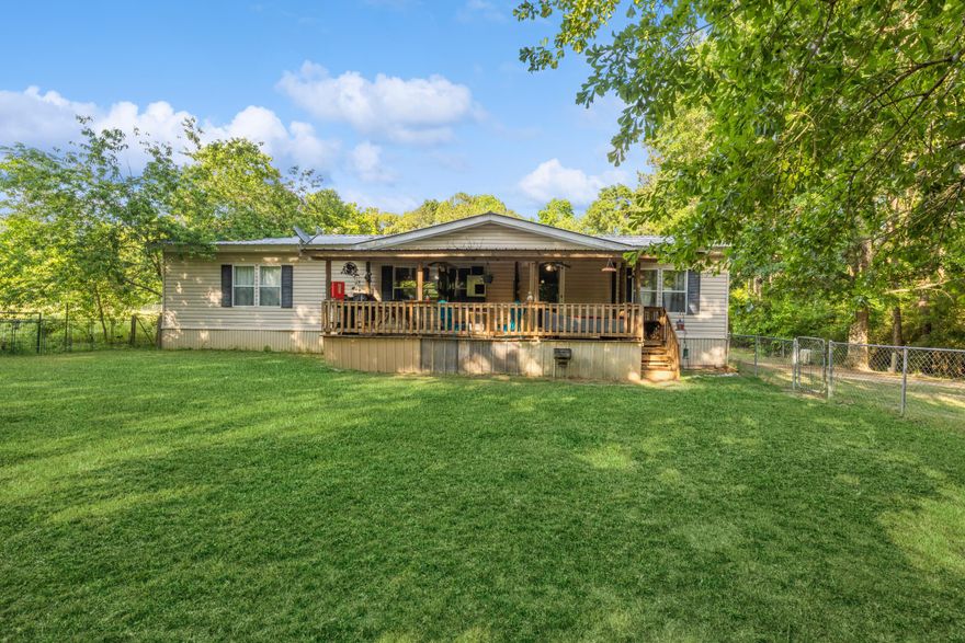 This house in the country is on 1.49 acres of land and has a 10 x 16 shed. This house has the best of both worlds! You are close enough to town but yet you get the experience of peaceful country living. This could be your next great escape!