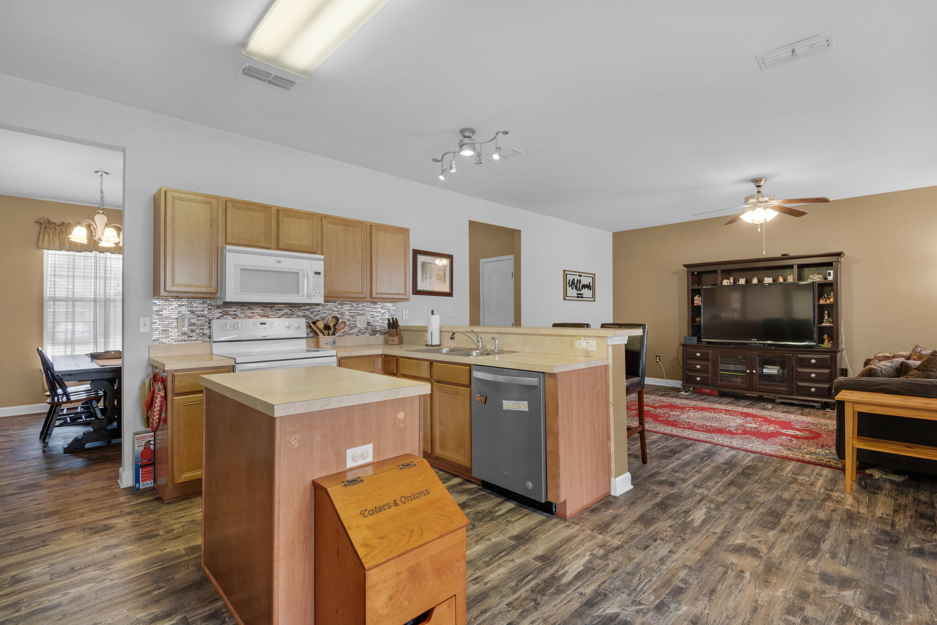 SANDY RIDGE ESTATES - Residential