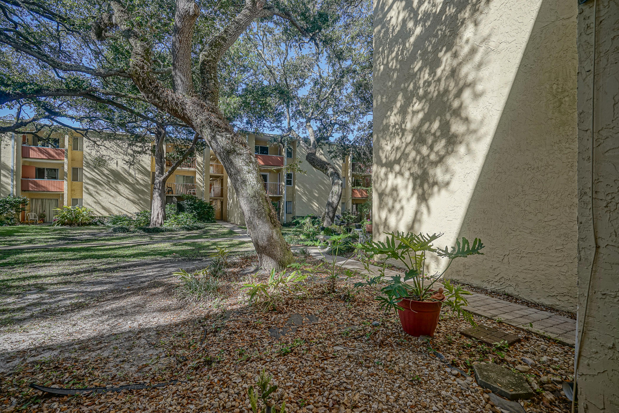 CEDARS CONDO - Residential