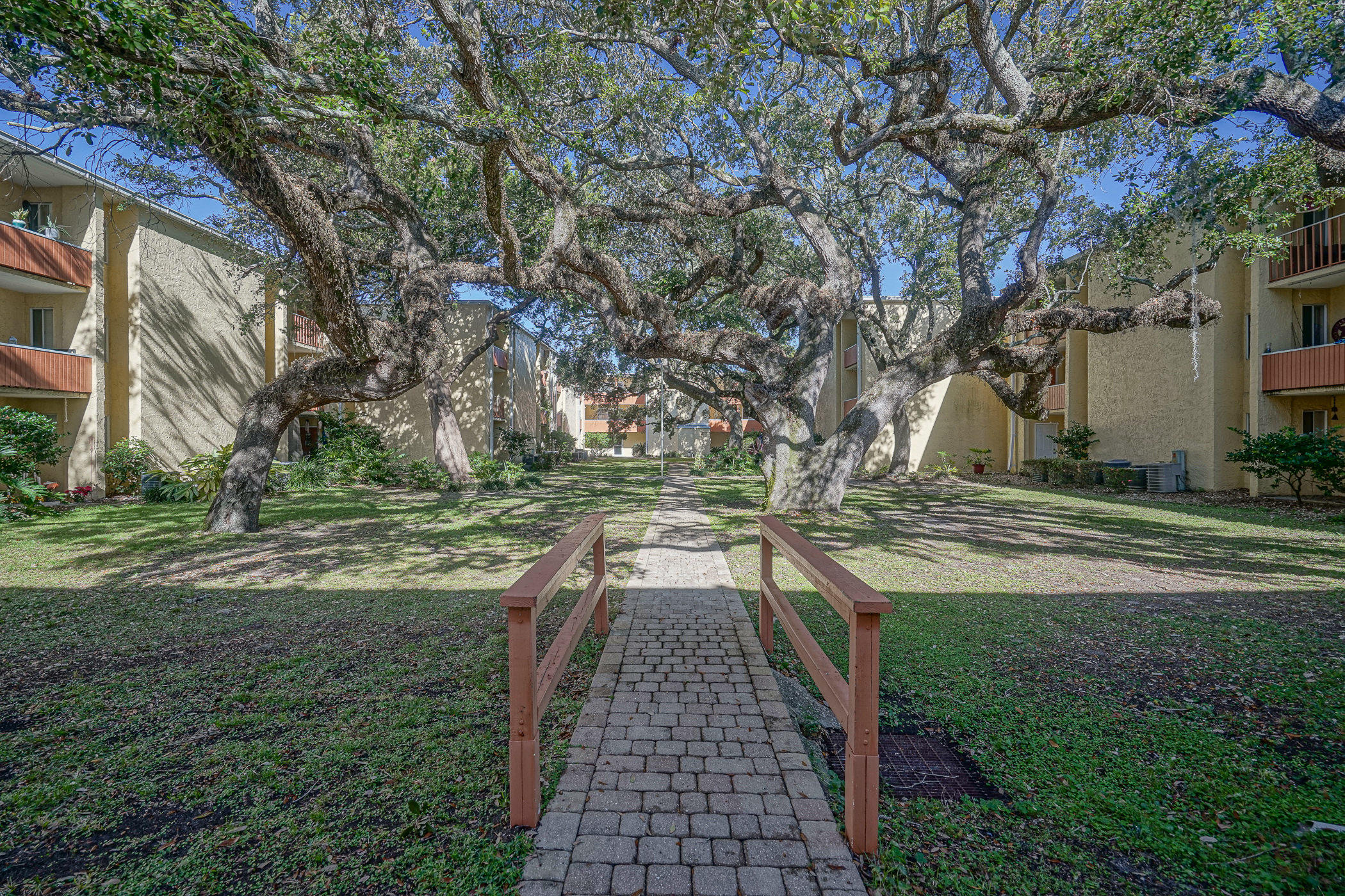 CEDARS CONDO - Residential