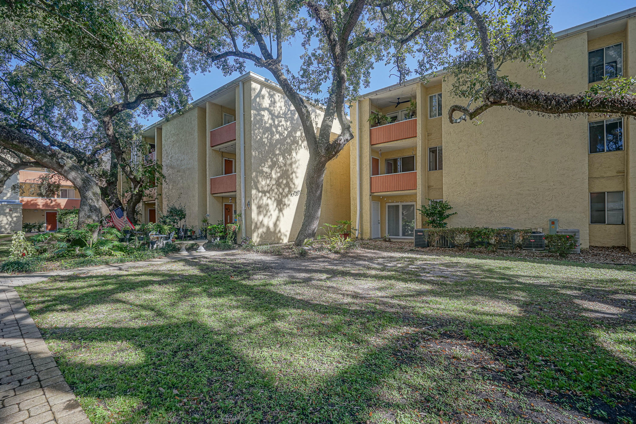 CEDARS CONDO - Residential