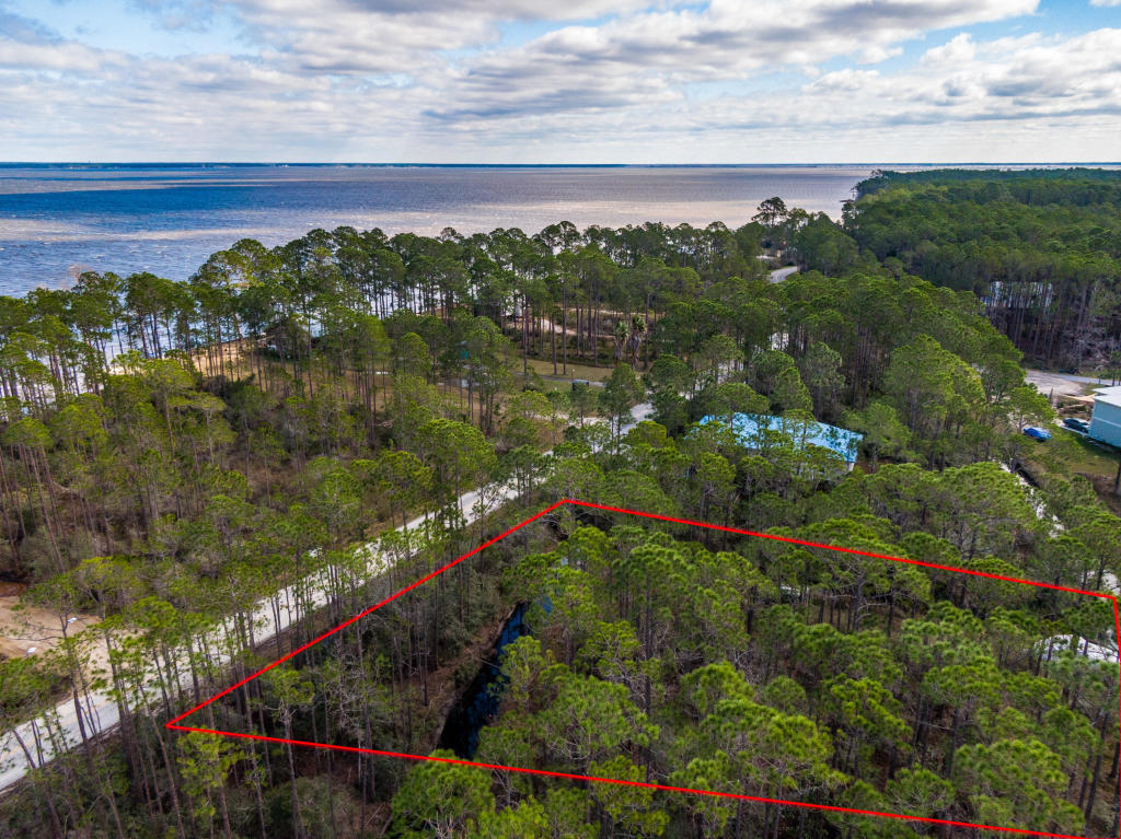 WHISPERING PINES - Land
