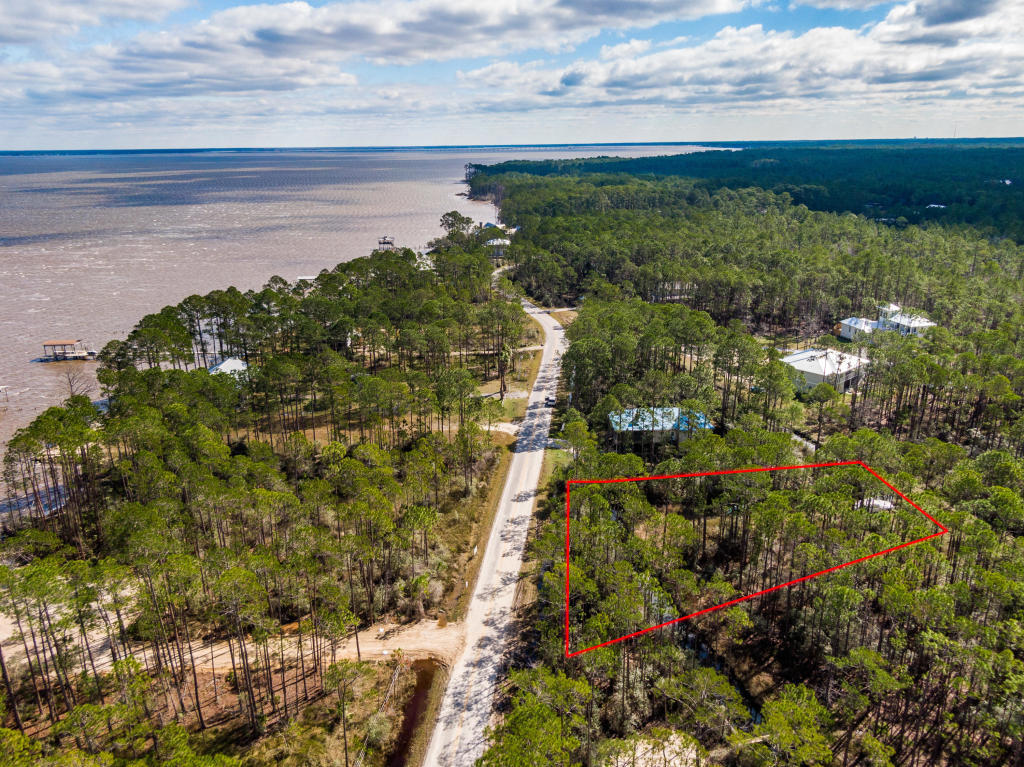 WHISPERING PINES - Land