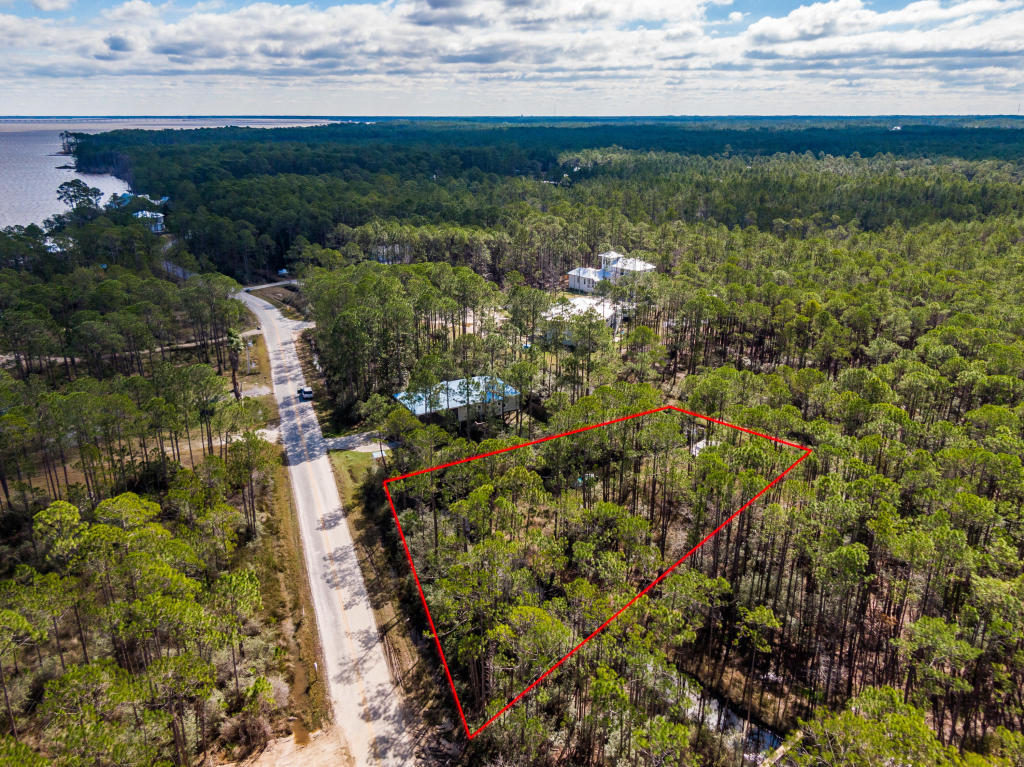 WHISPERING PINES - Land