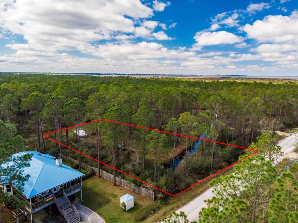 WHISPERING PINES - Land