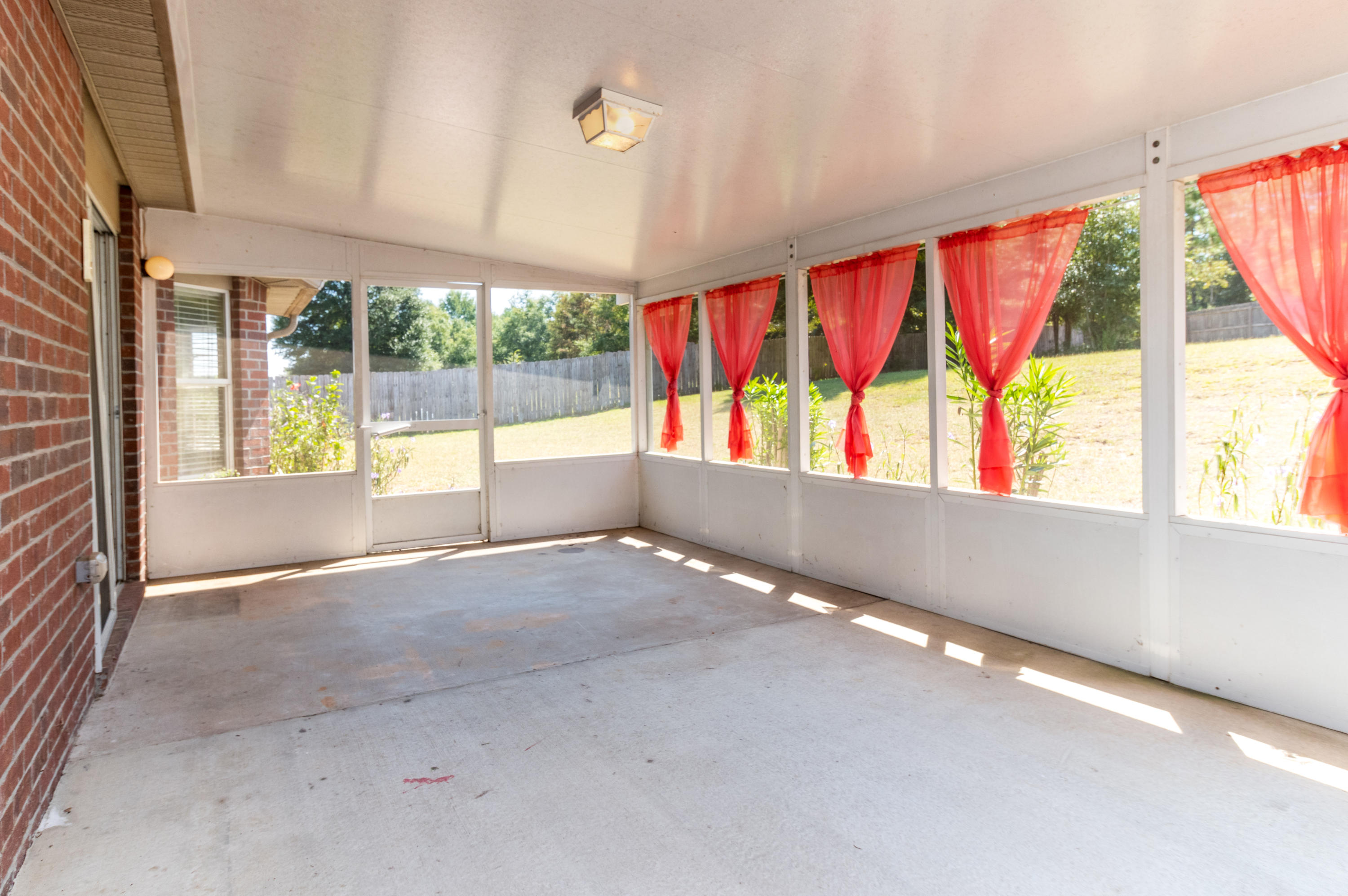 SILVER SPRINGS EST - Residential