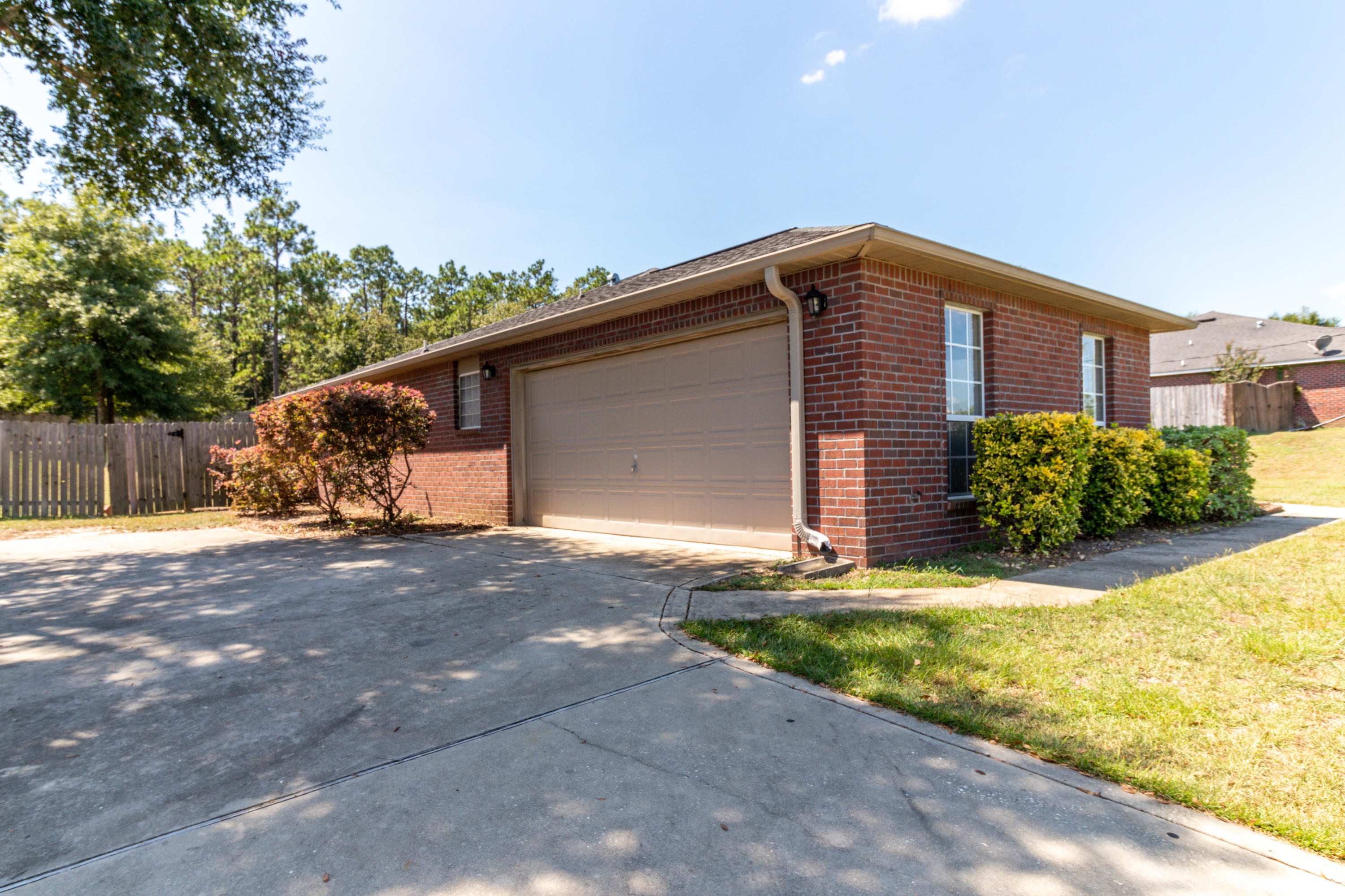 SILVER SPRINGS EST - Residential