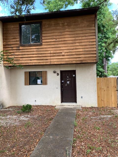 Short Sale centrally located in Fort Walton Beach. Shopping, restaurants and beaches. Great Investment opportunity!