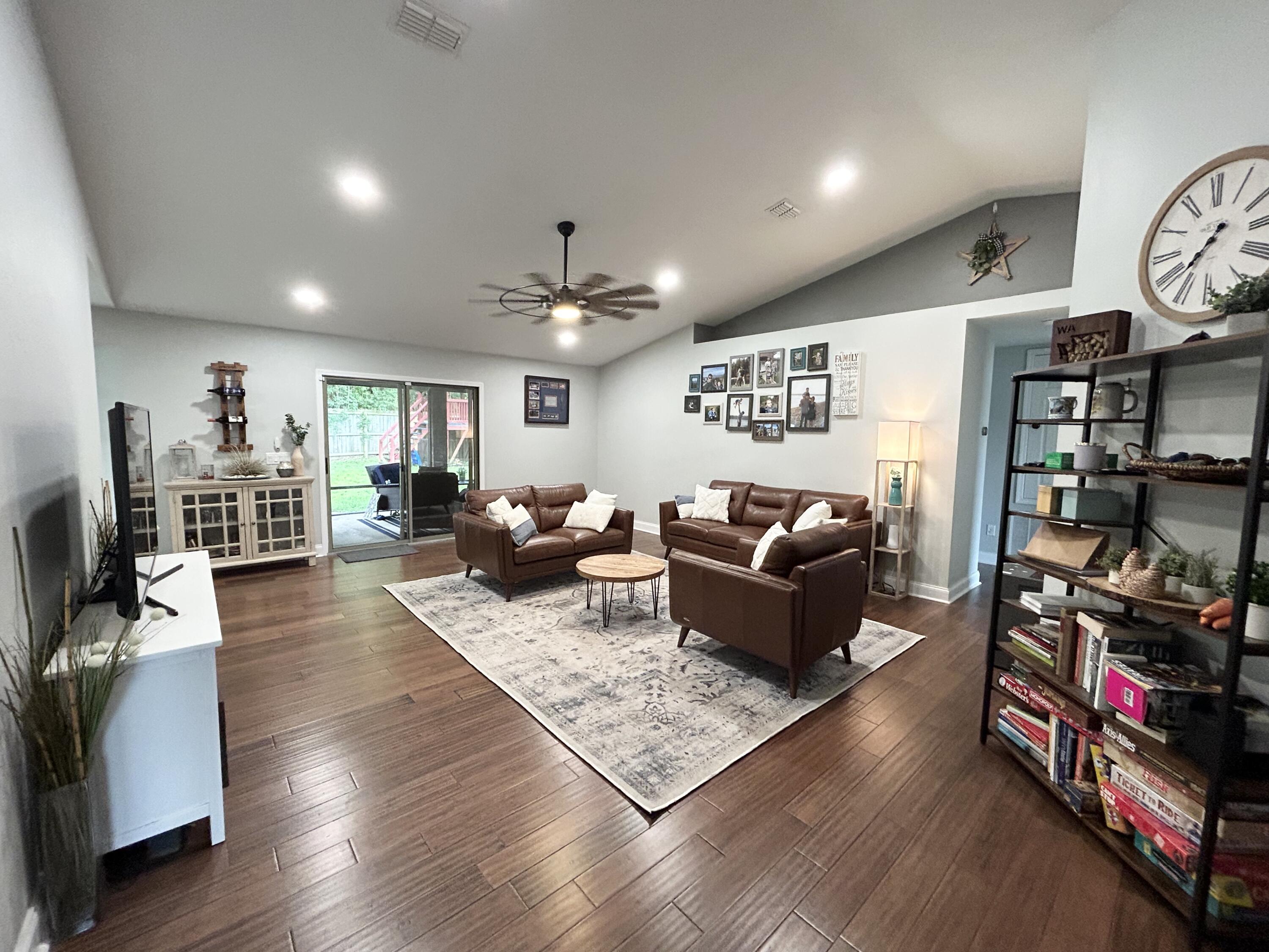 LA MESA AT HIDDEN CREEK - Residential Lease