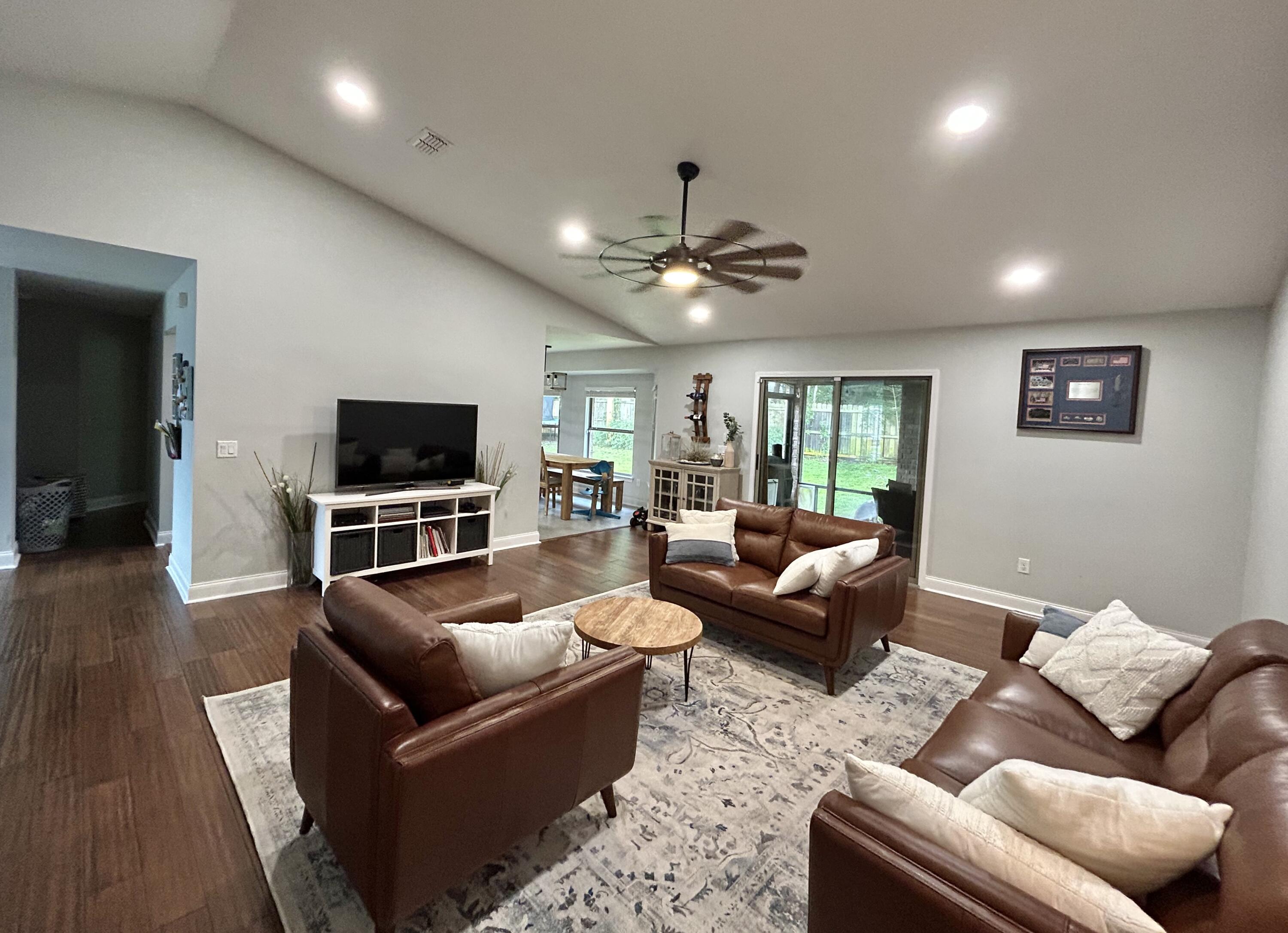 LA MESA AT HIDDEN CREEK - Residential Lease