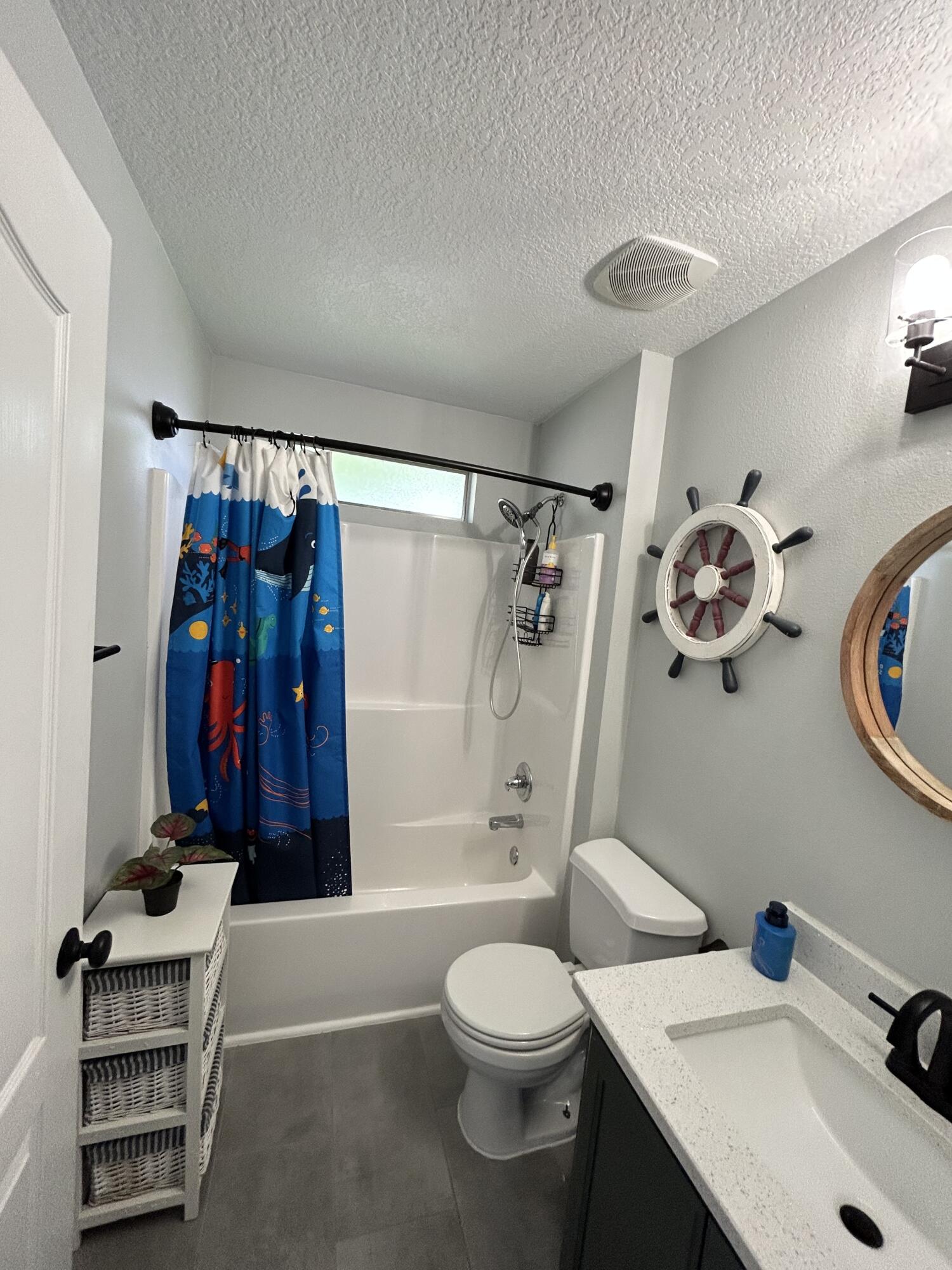 LA MESA AT HIDDEN CREEK - Residential Lease