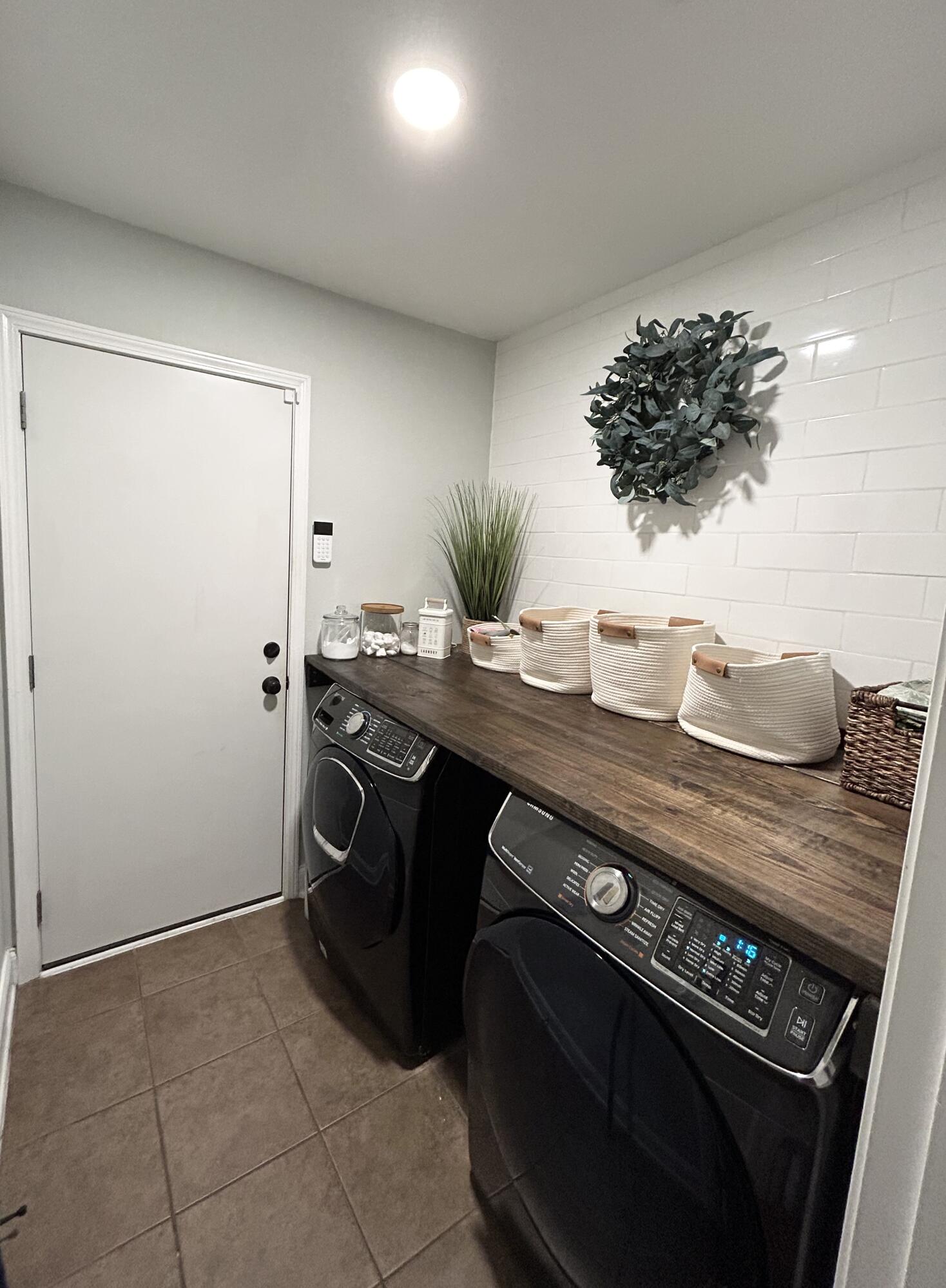 LA MESA AT HIDDEN CREEK - Residential Lease