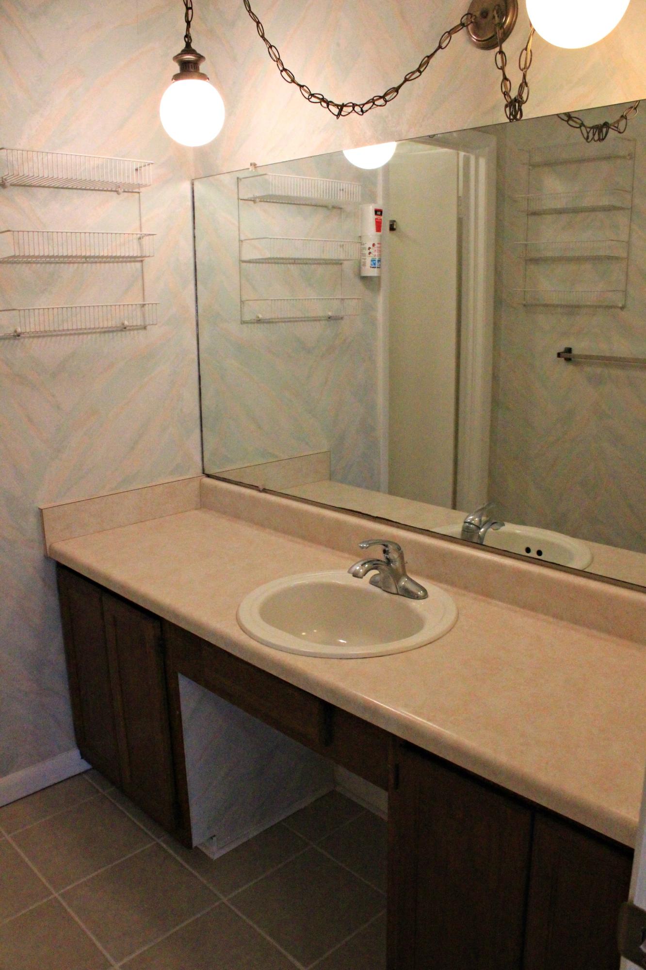 BAY MANOR - Residential