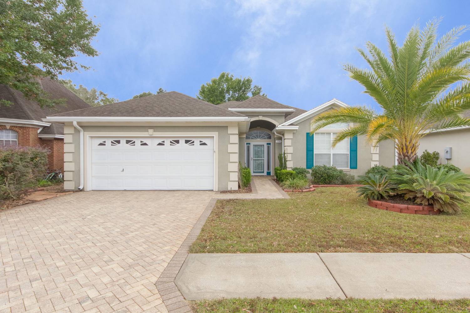 Come check out this great home in the prestigious gated community of Bridgeport Colony. As you walk into the large foyer you notice the spaciousness of the home. Light fills the house from the large arched window and transom windows around the front door. A convenient powder room is right off the foyer. The eat-in kitchen is well designed with a convenient center island/breakfast bar and Corian counter tops. Directly off the kitchen is the formal dining room perfect for entertaining. The living room is spacious with French doors out to the large covered patio. A fireplace puts a special focal point in the living room. The Master suite features tray ceilings, large bay window, walk-in closet, double vanities, and separate shower and whirlpool garden tub. Other notable features of this home