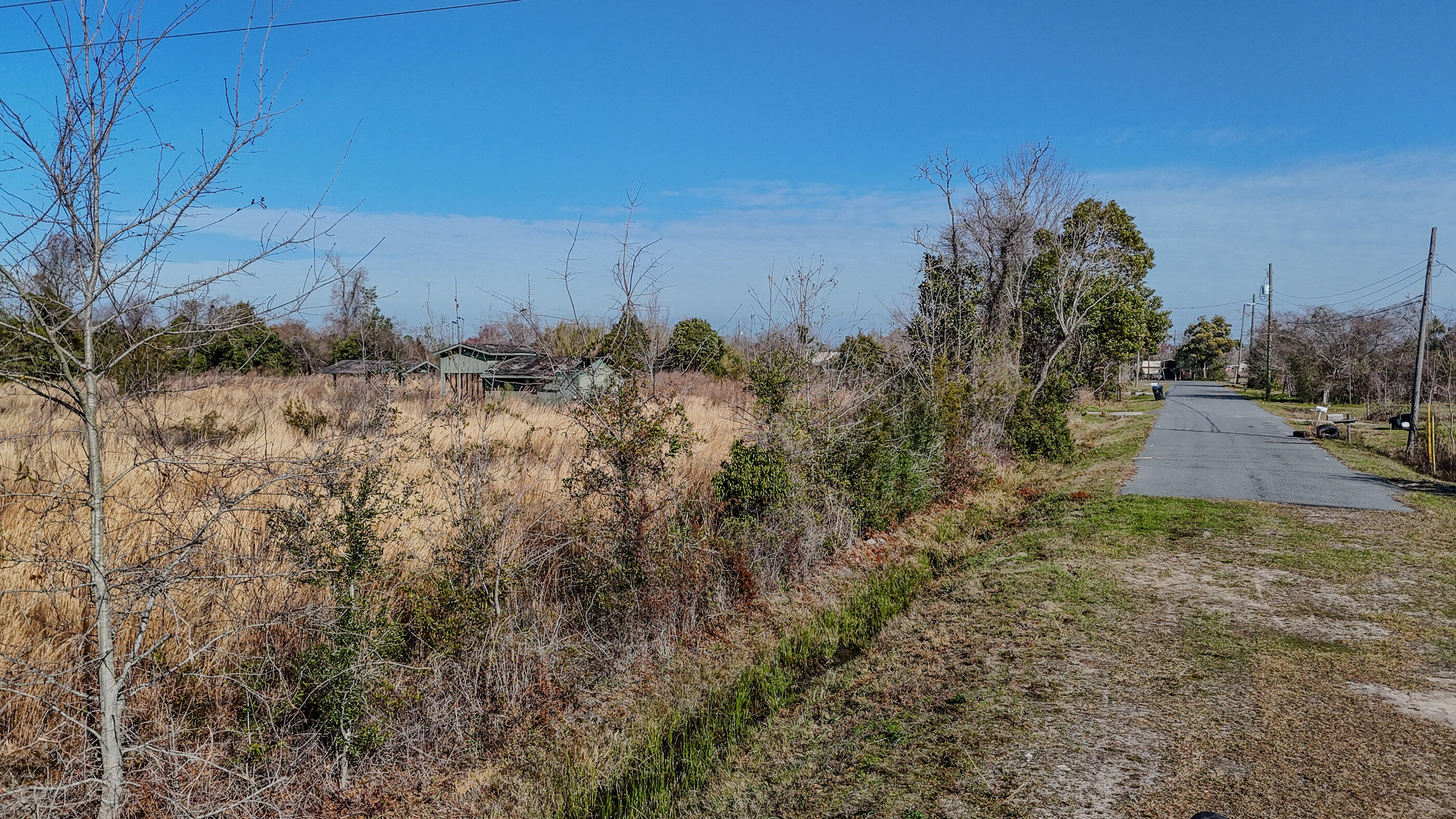 NO RECORDED SUBDIVISION - Land