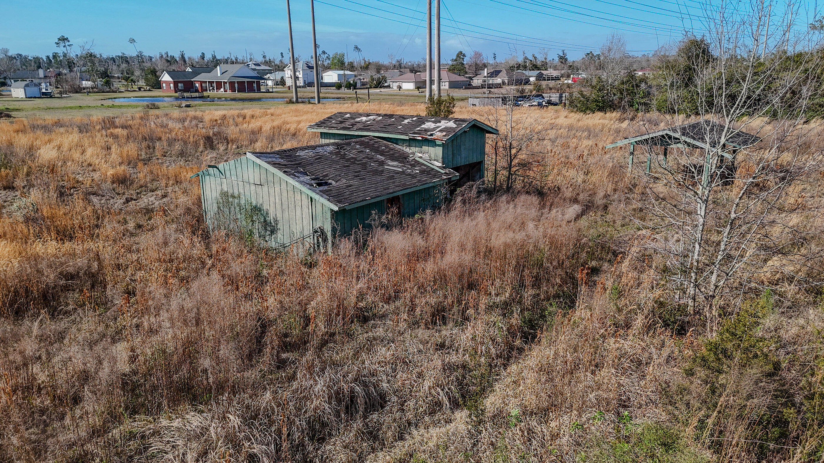 NO RECORDED SUBDIVISION - Land