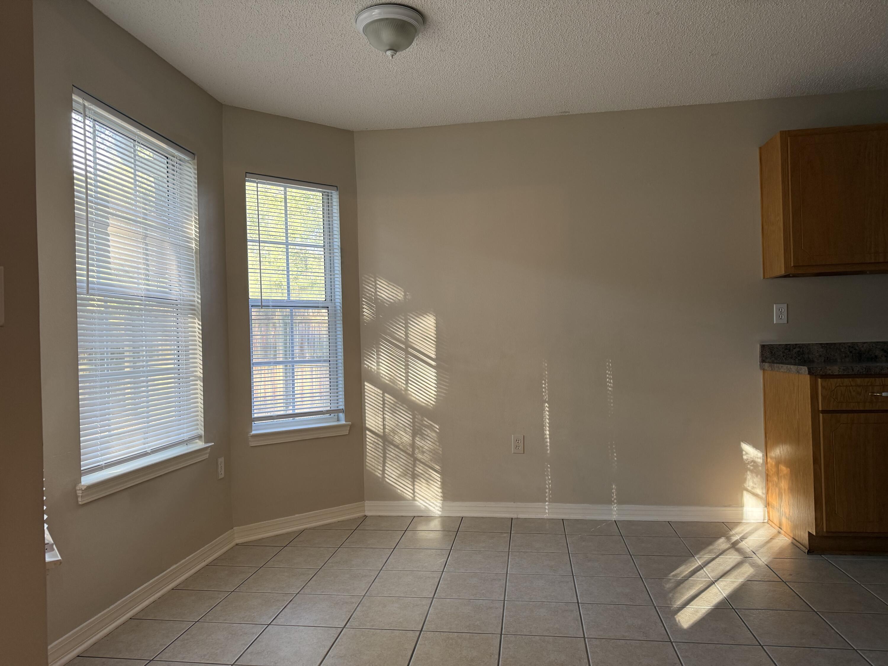 KINDAL'S CORNER - Residential Lease