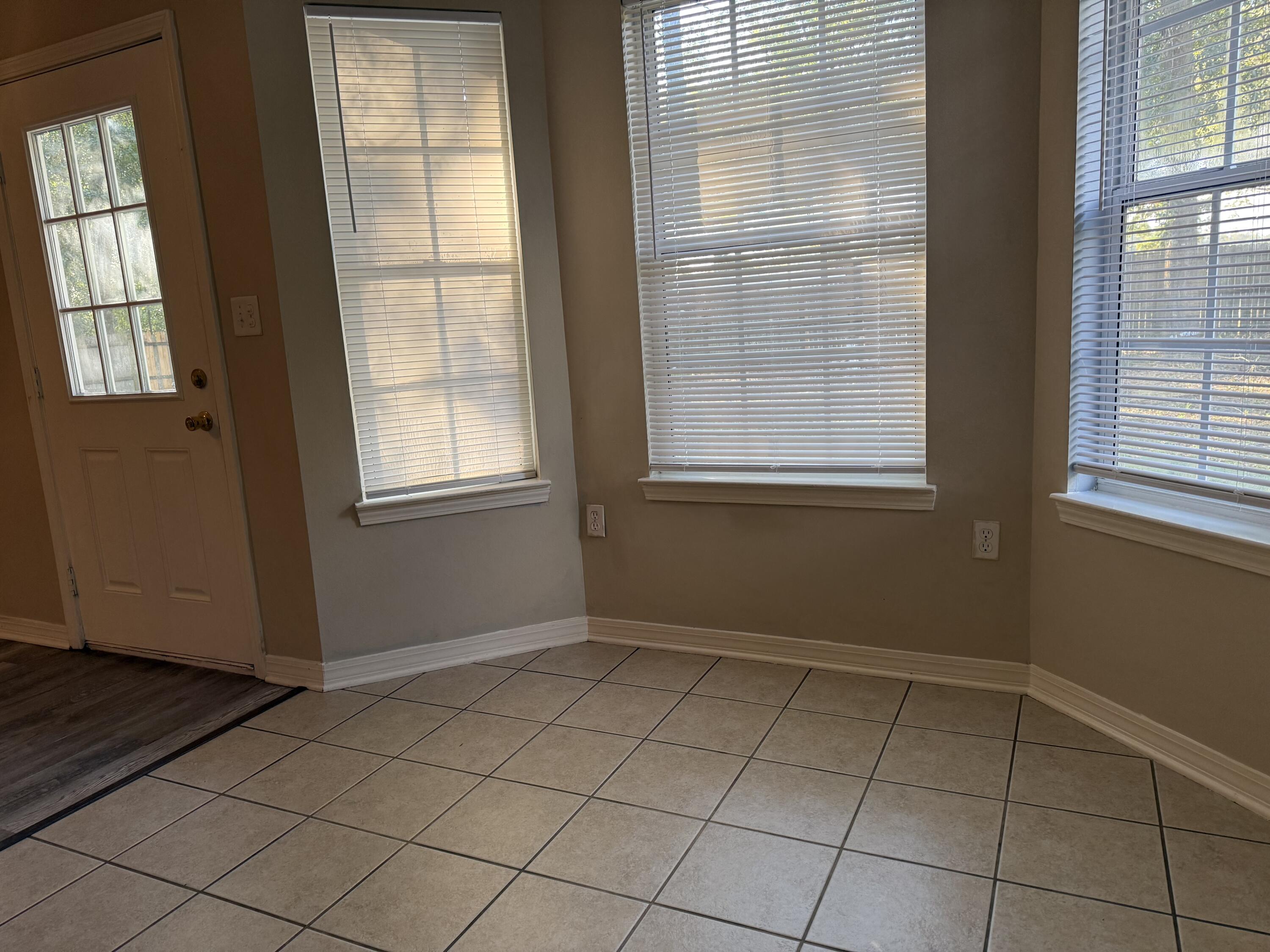 KINDAL'S CORNER - Residential Lease