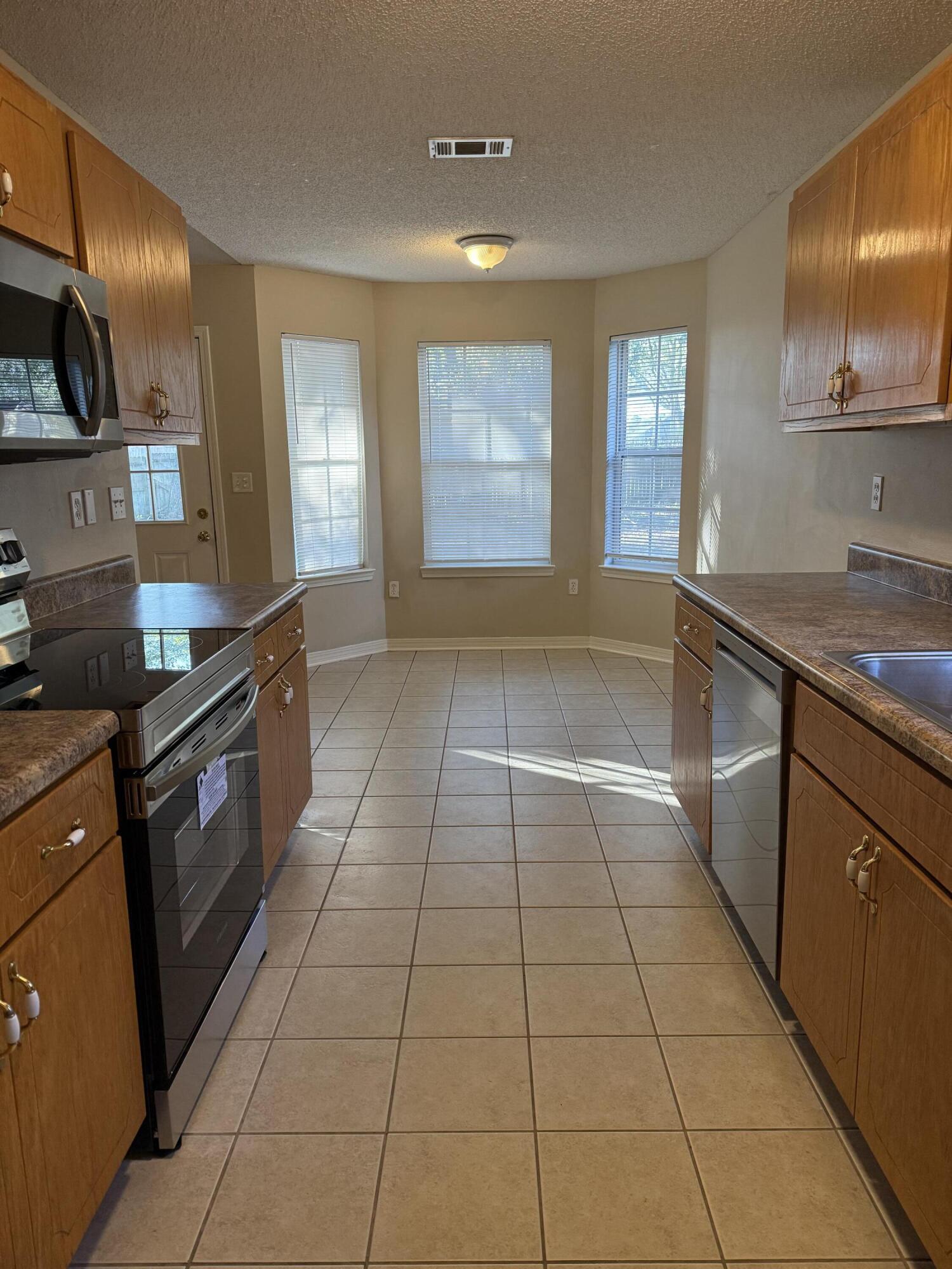 KINDAL'S CORNER - Residential Lease