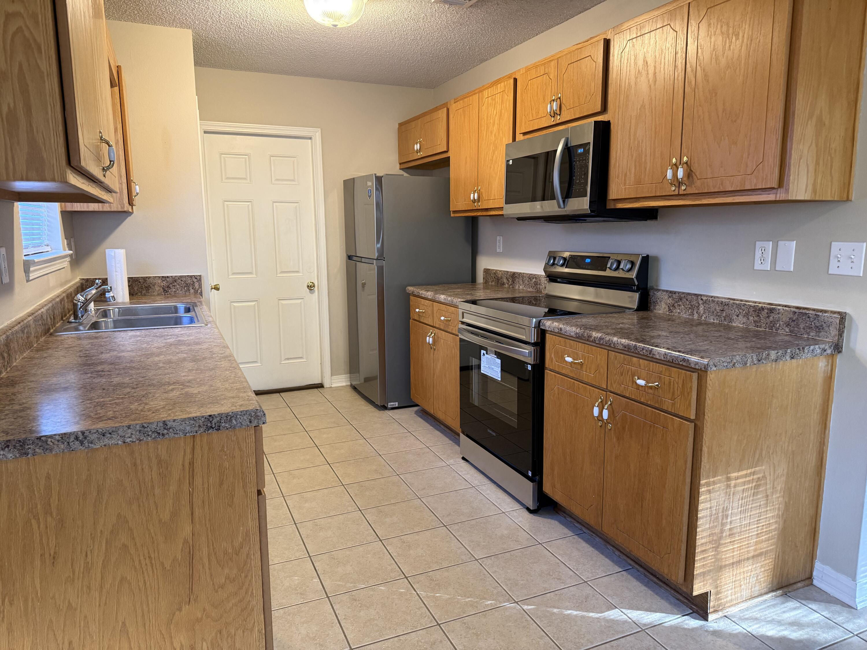 KINDAL'S CORNER - Residential Lease