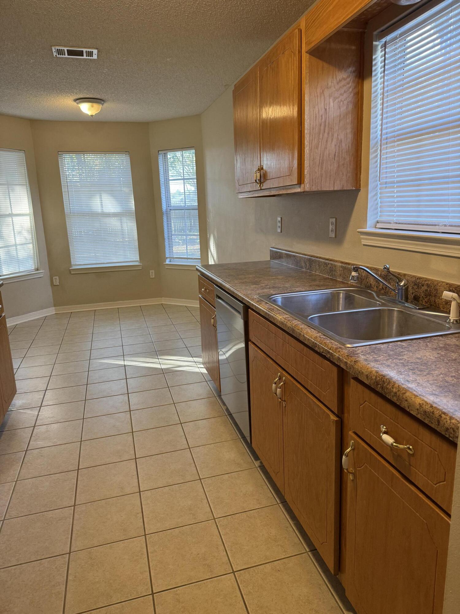 KINDAL'S CORNER - Residential Lease