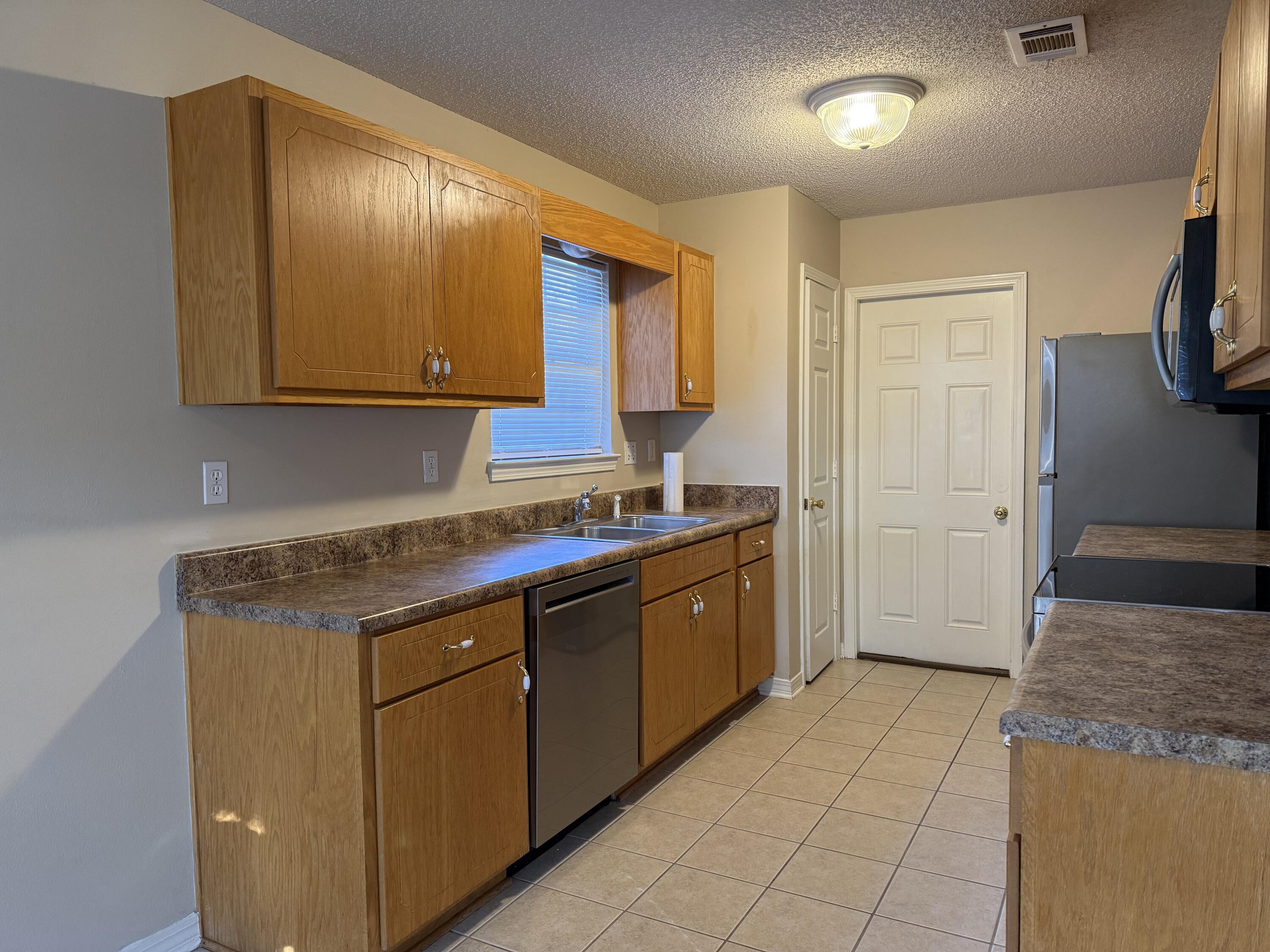 KINDAL'S CORNER - Residential Lease