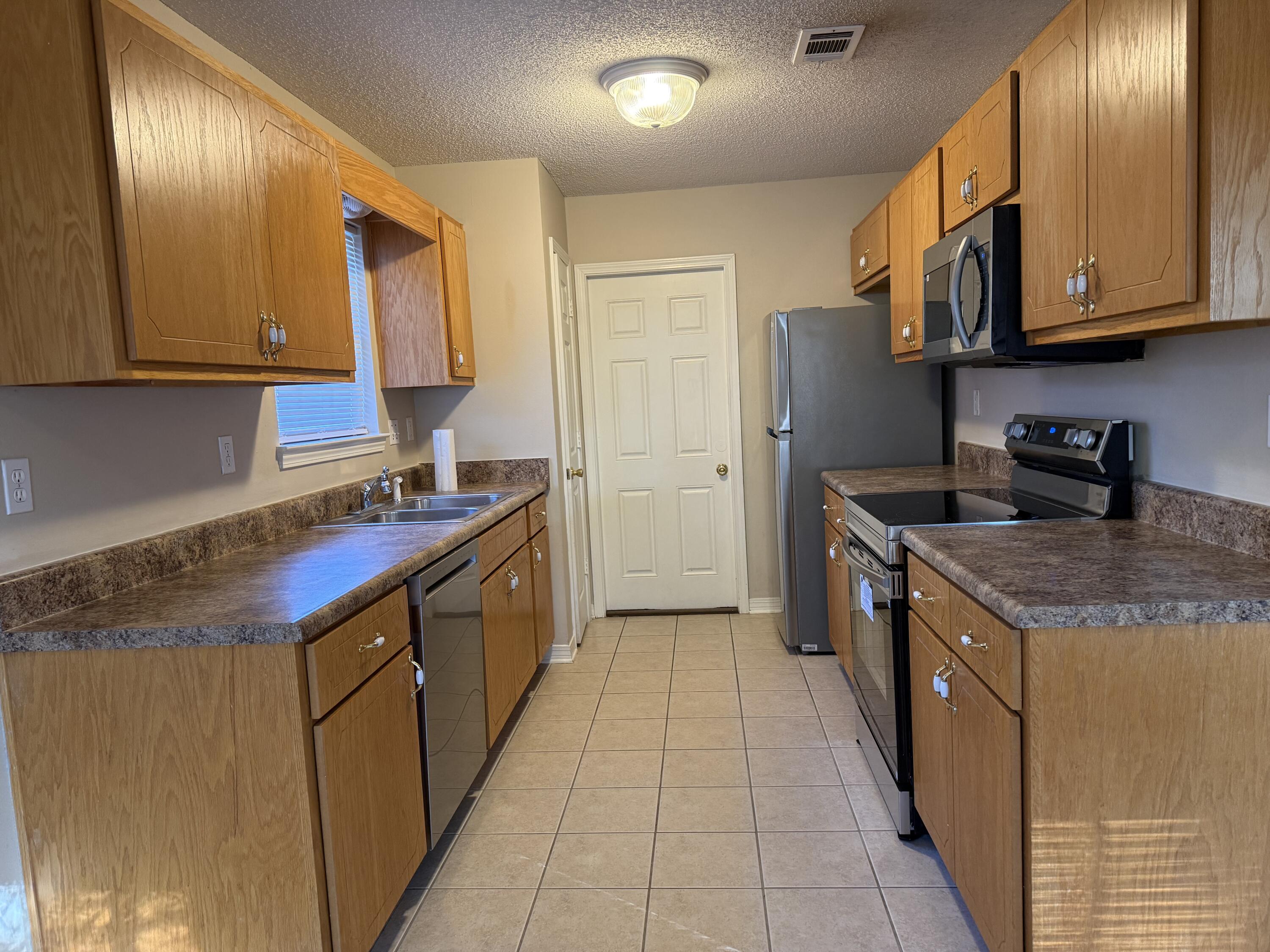 KINDAL'S CORNER - Residential Lease