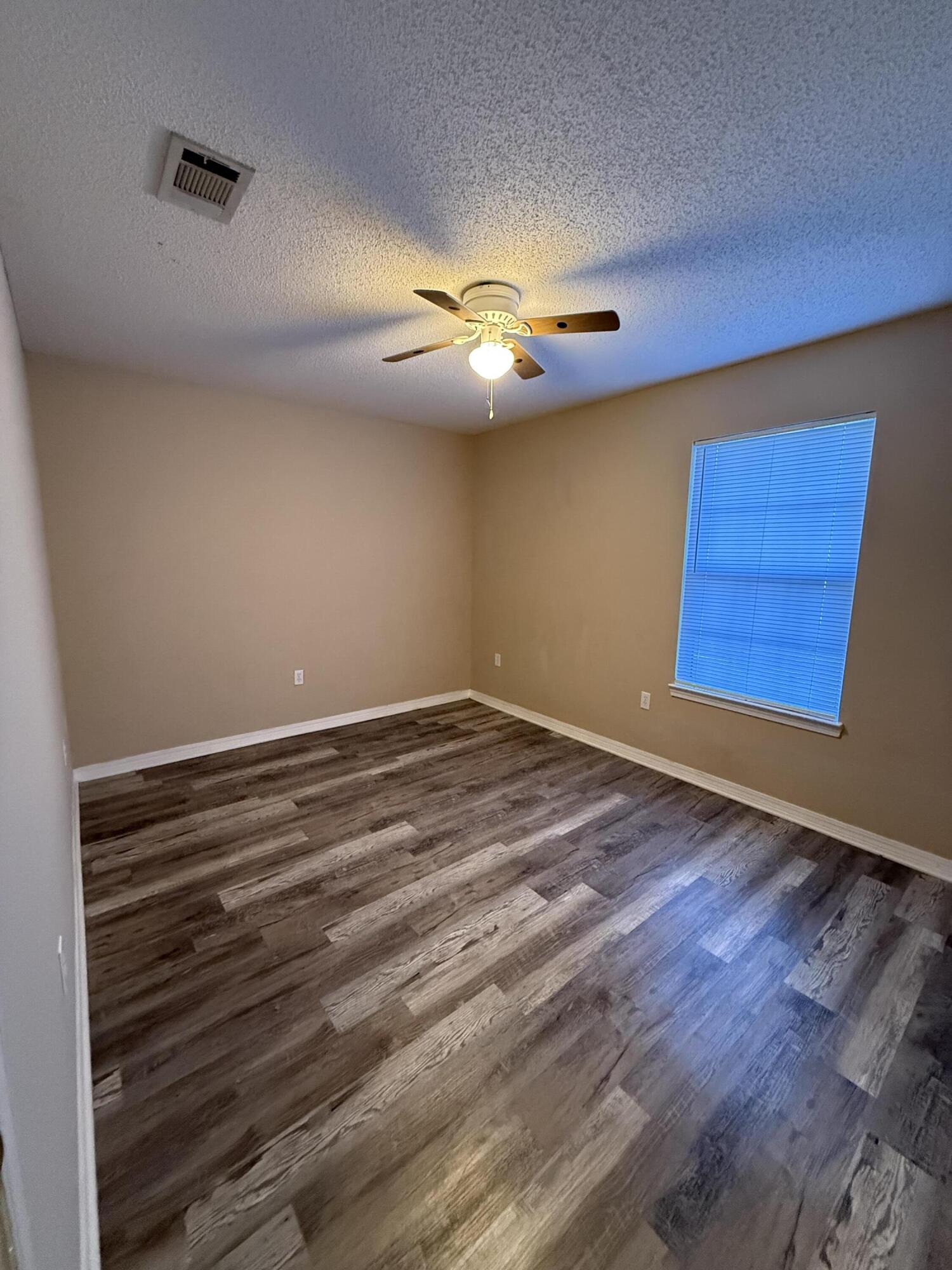 KINDAL'S CORNER - Residential Lease