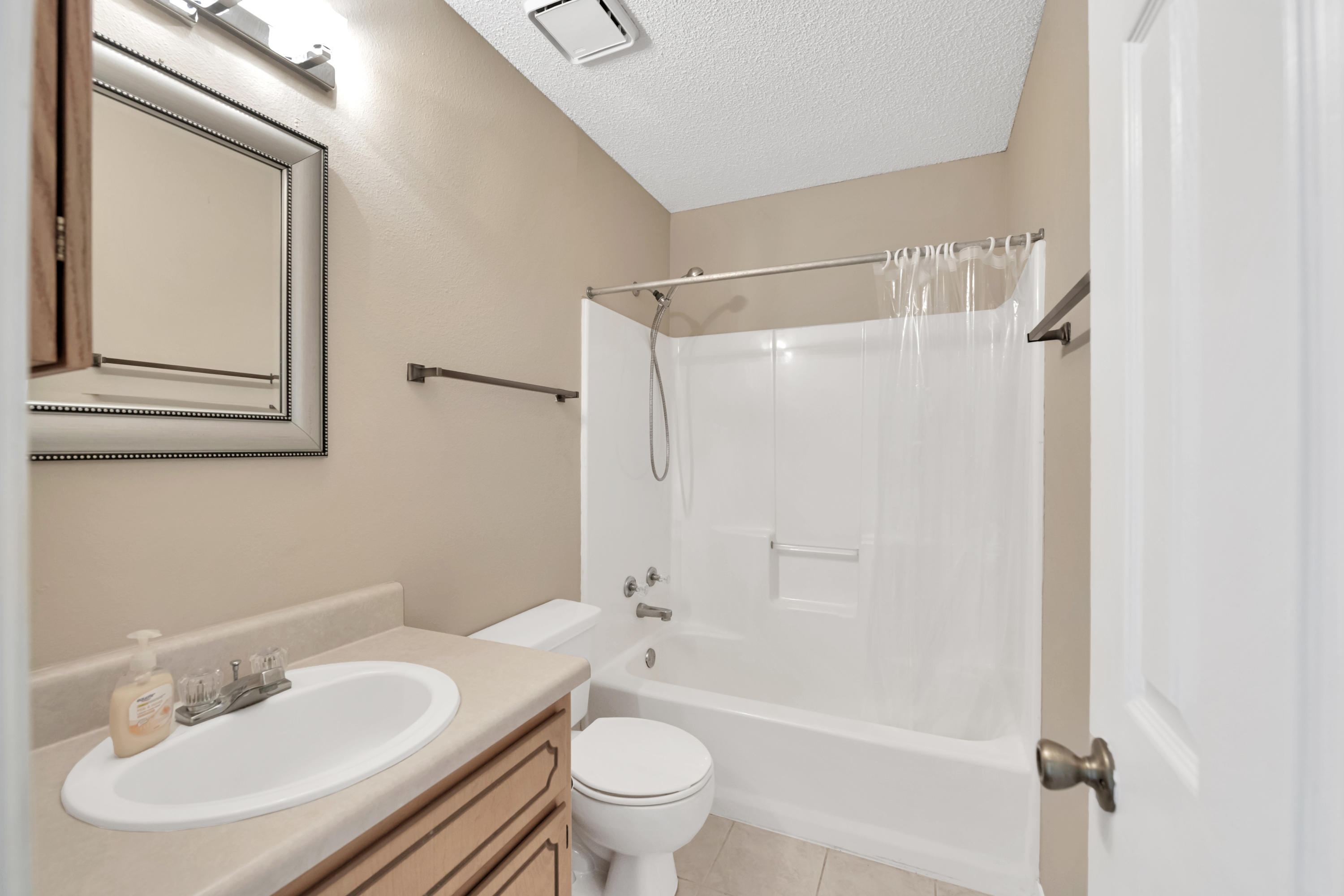 COUNTRY BREEZE ESTATES - Residential